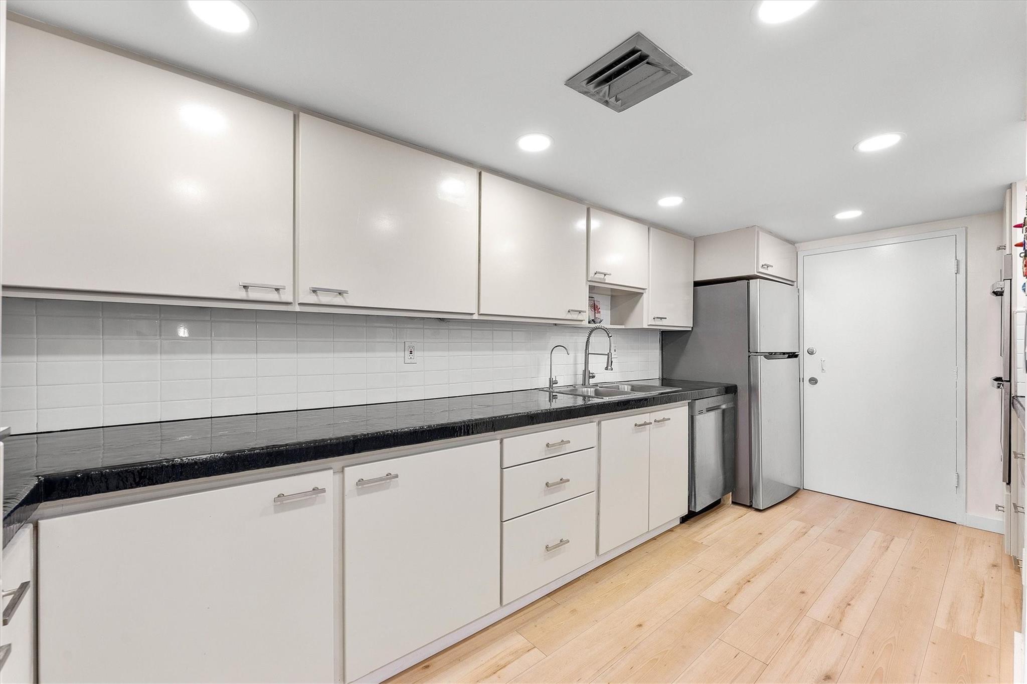 18081 Biscayne Blvd 902-4