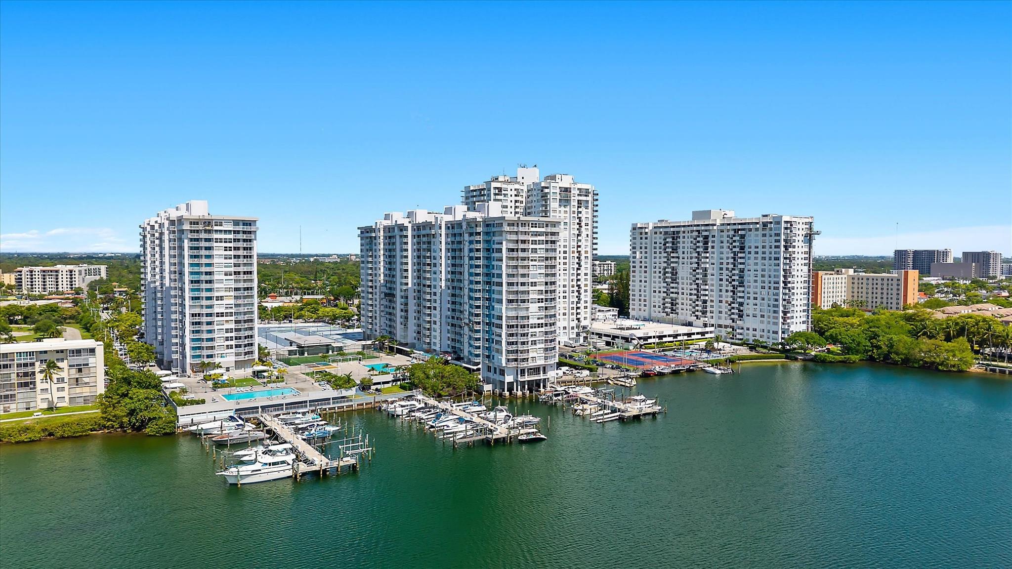 18081 Biscayne Blvd 902-4