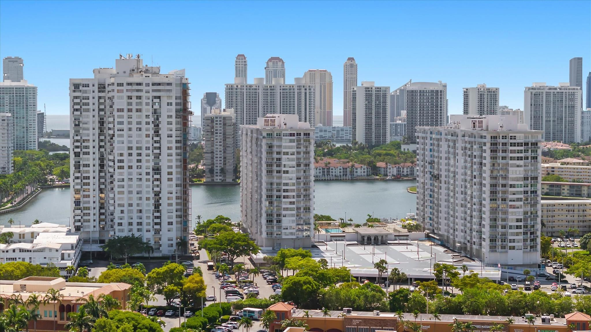 18081 Biscayne Blvd 902-4