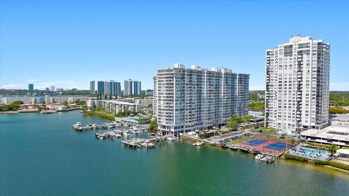 18081 Biscayne Blvd 902-4