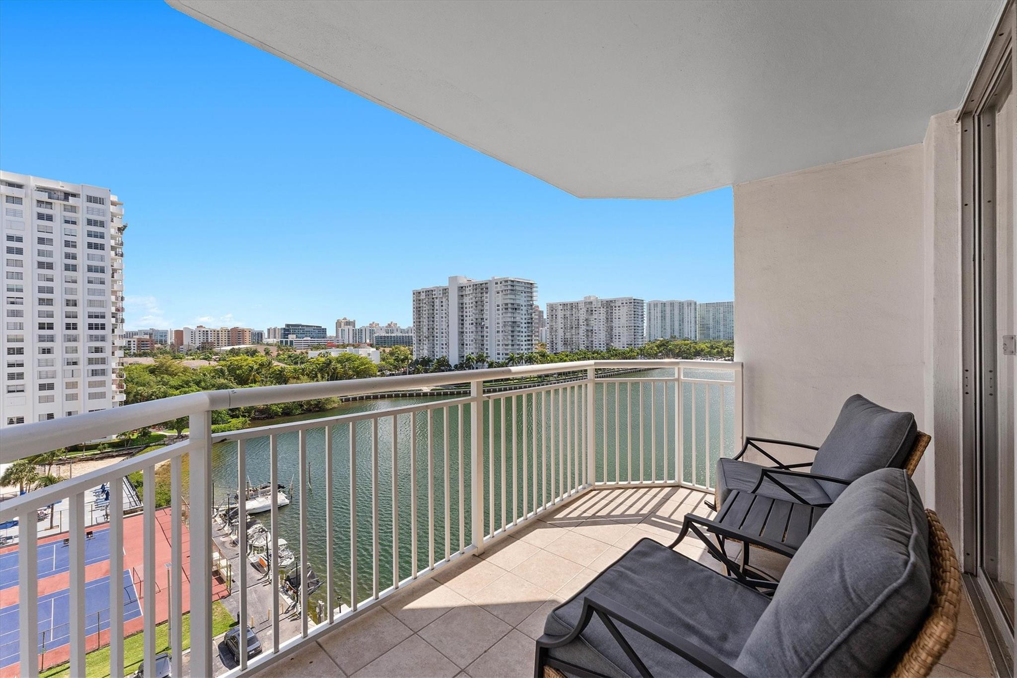 18081 Biscayne Blvd 902-4