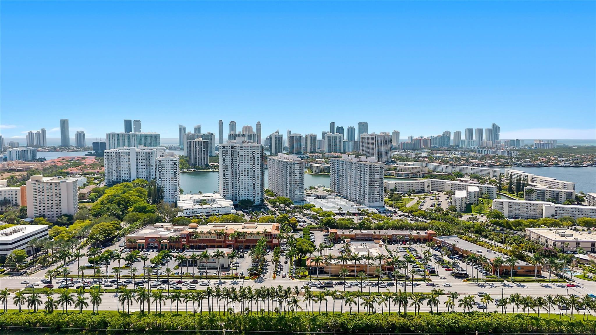 18081 Biscayne Blvd 902-4