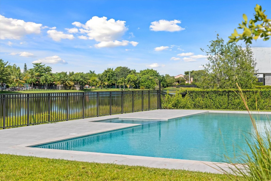 16722 S Botaniko Dr S