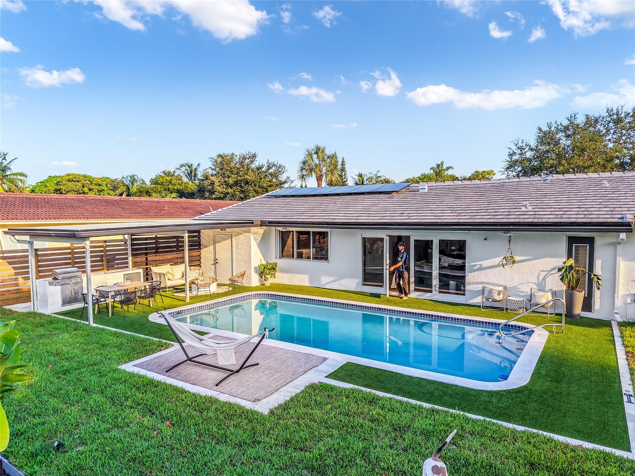 7609 NW 40th St