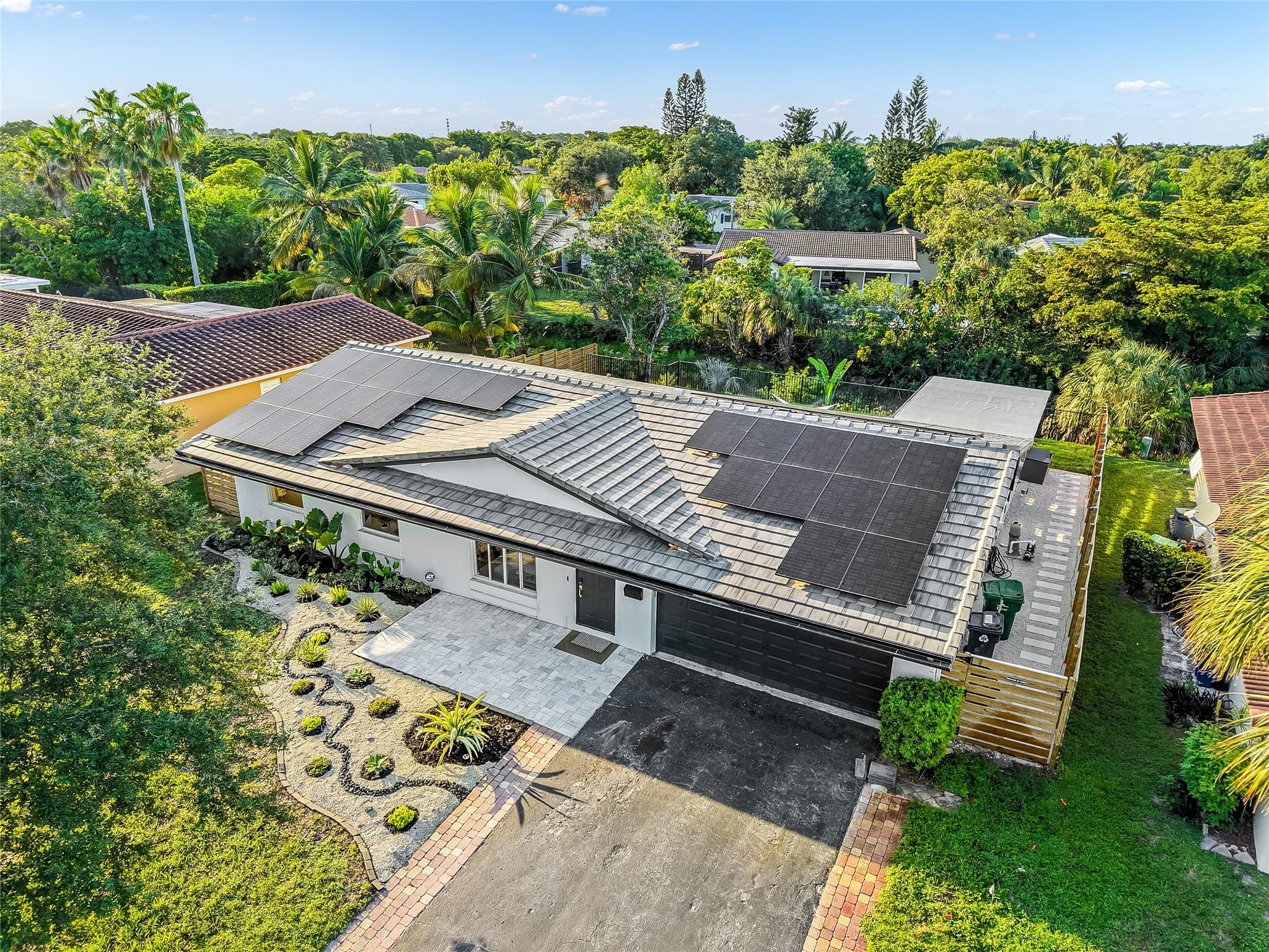 7609 NW 40th St