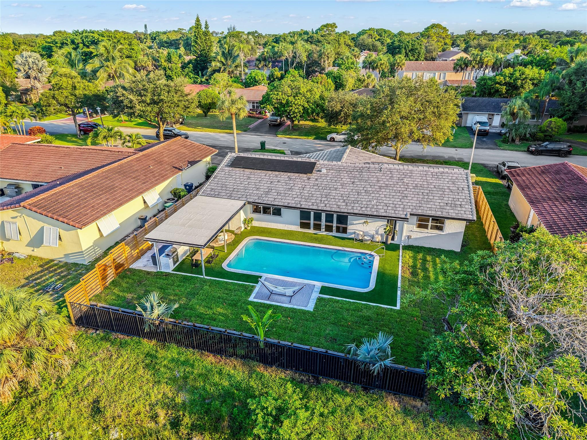 7609 NW 40th St