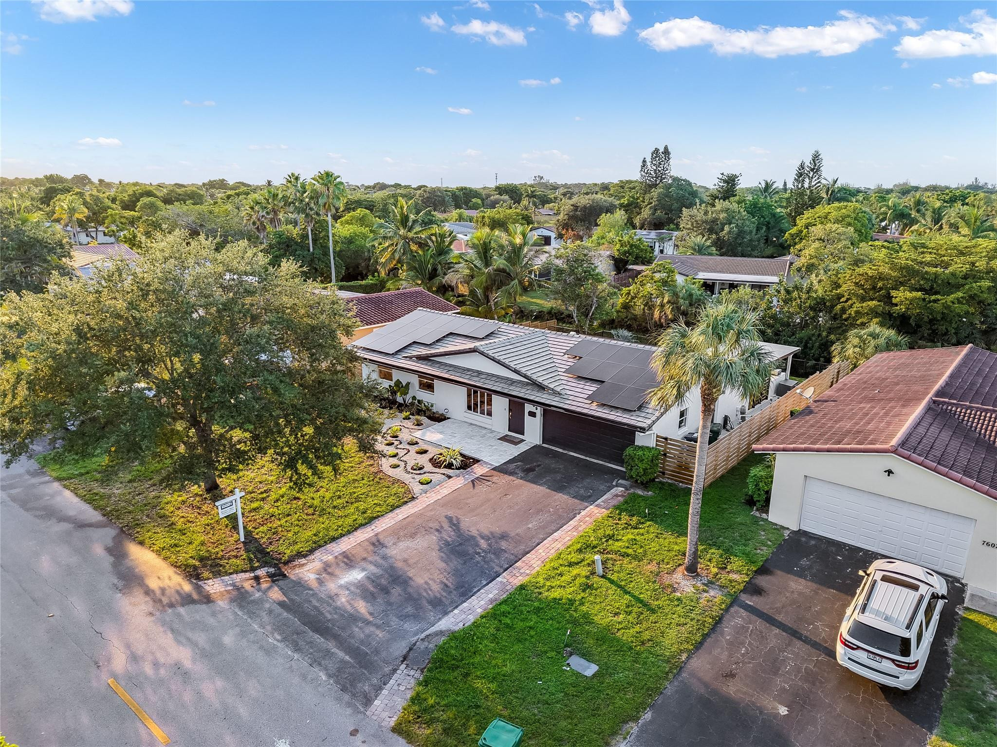 7609 NW 40th St