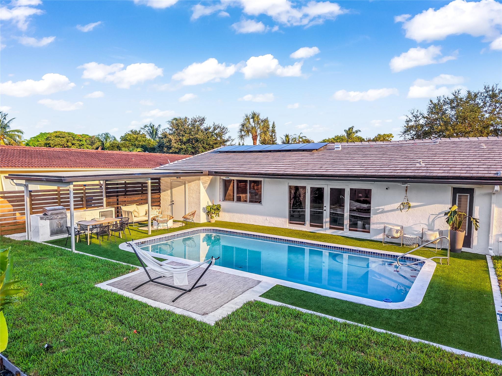 7609 NW 40th St
