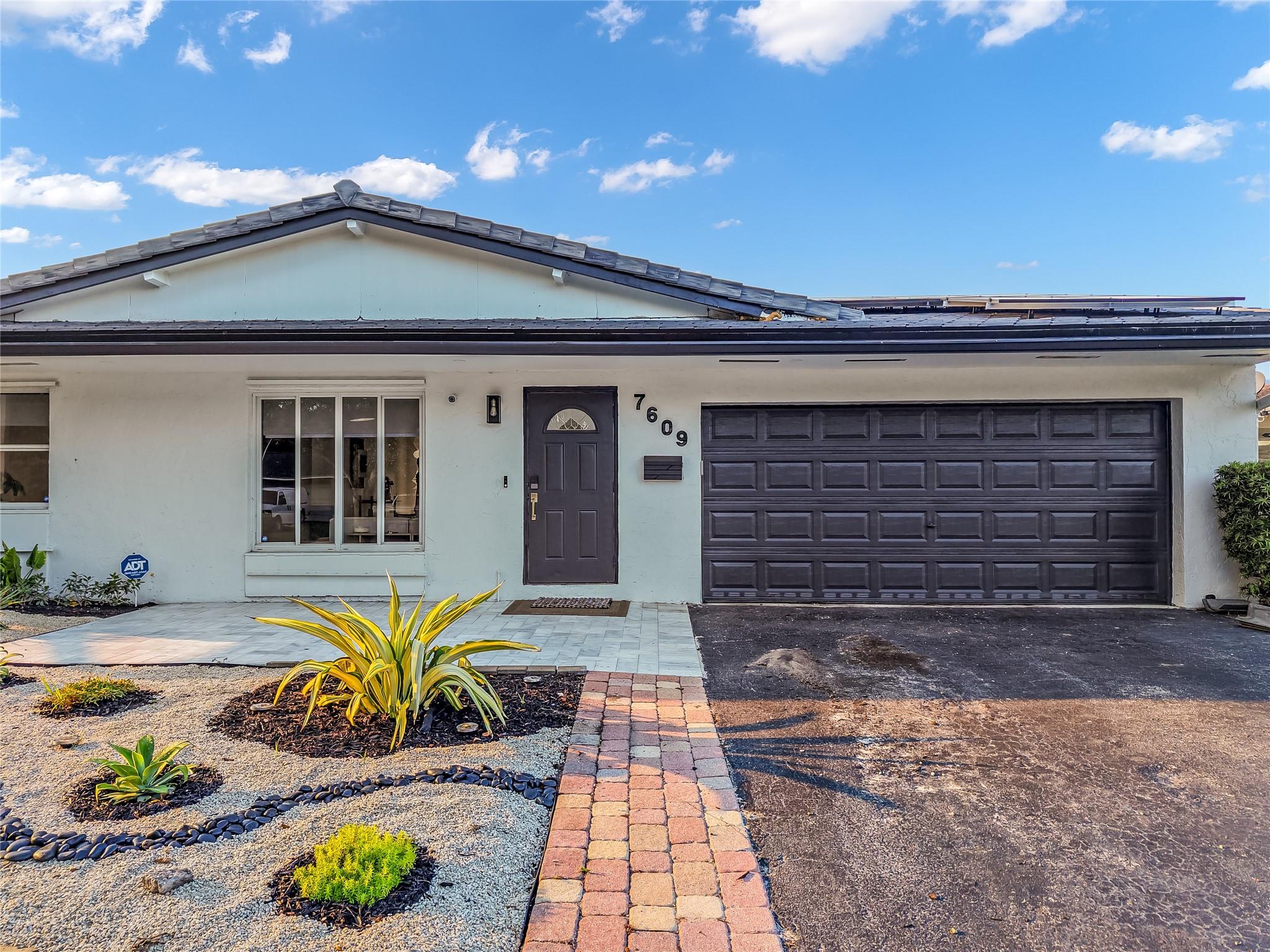 7609 NW 40th St