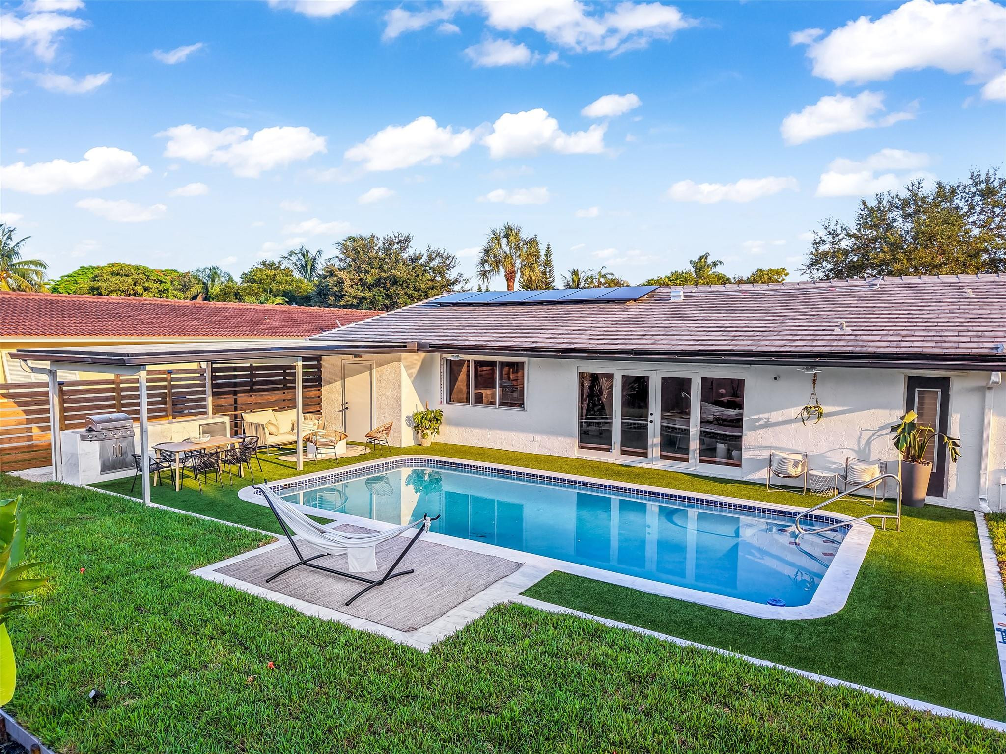 7609 NW 40th St