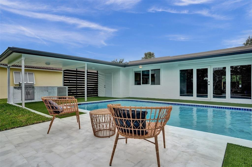 7609 NW 40th St