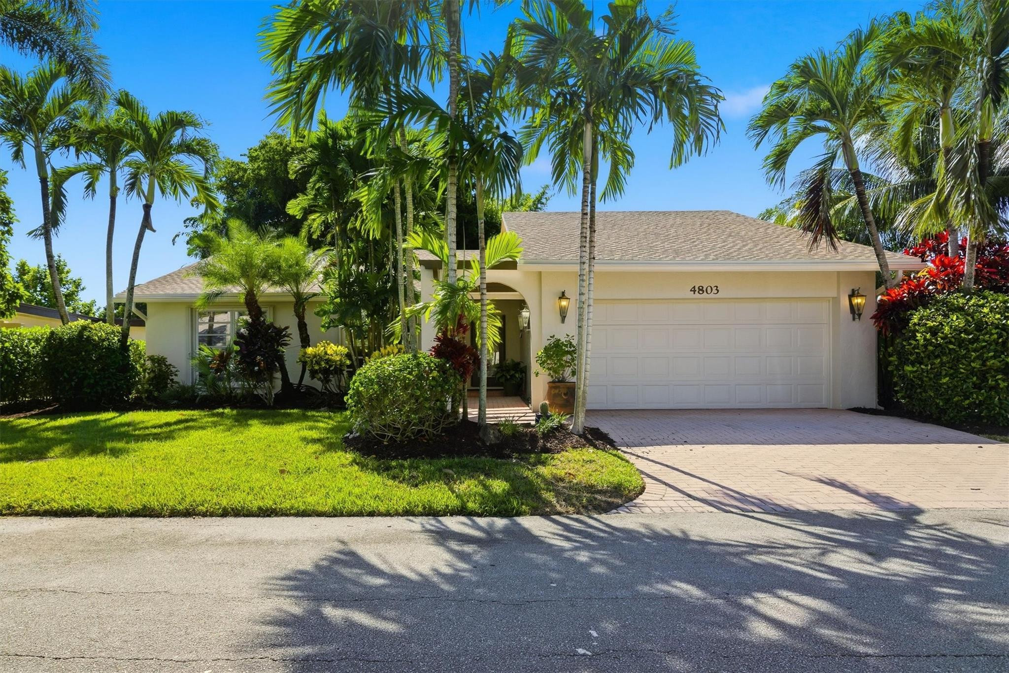 4803 QUEEN PALM LN