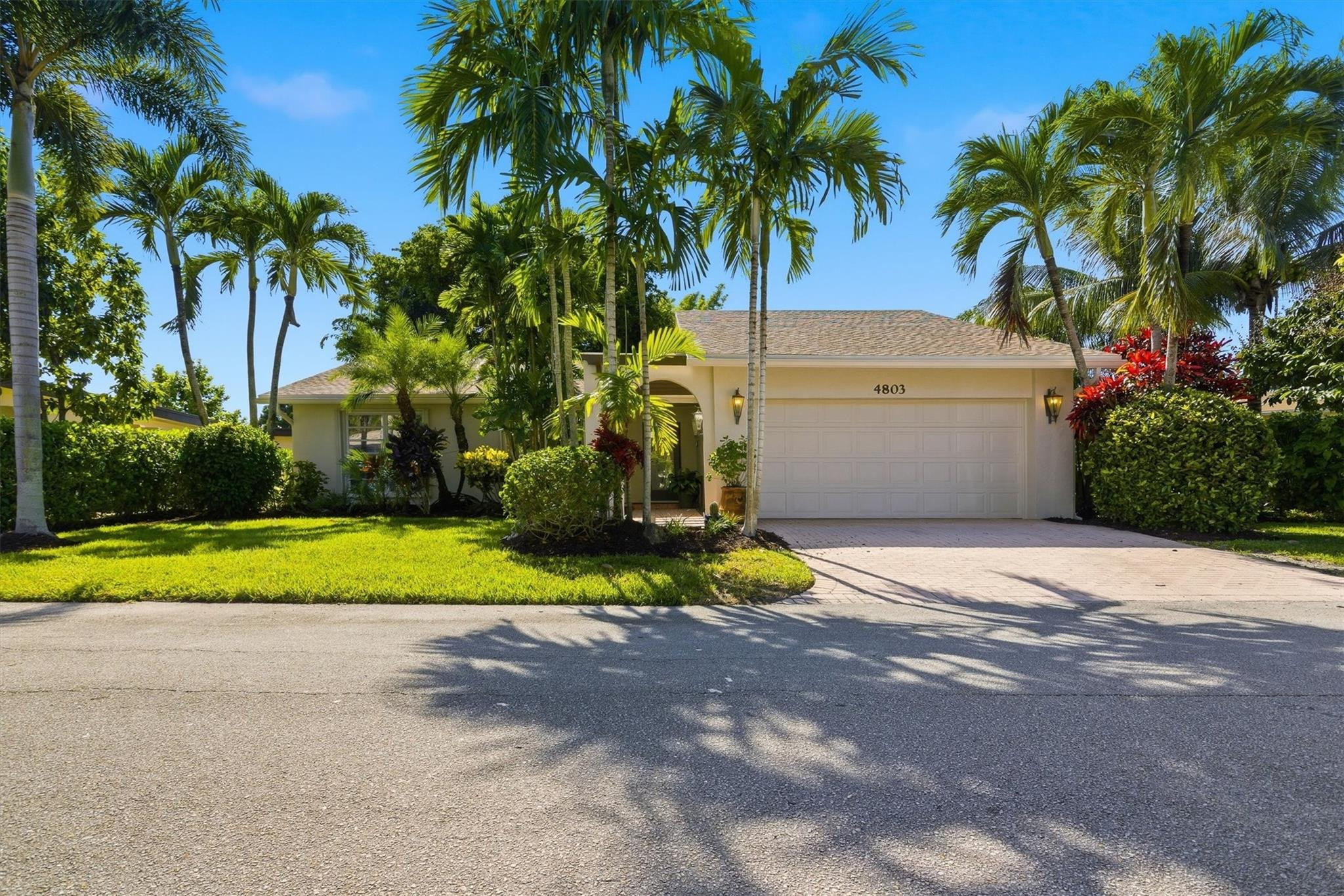 4803 QUEEN PALM LN