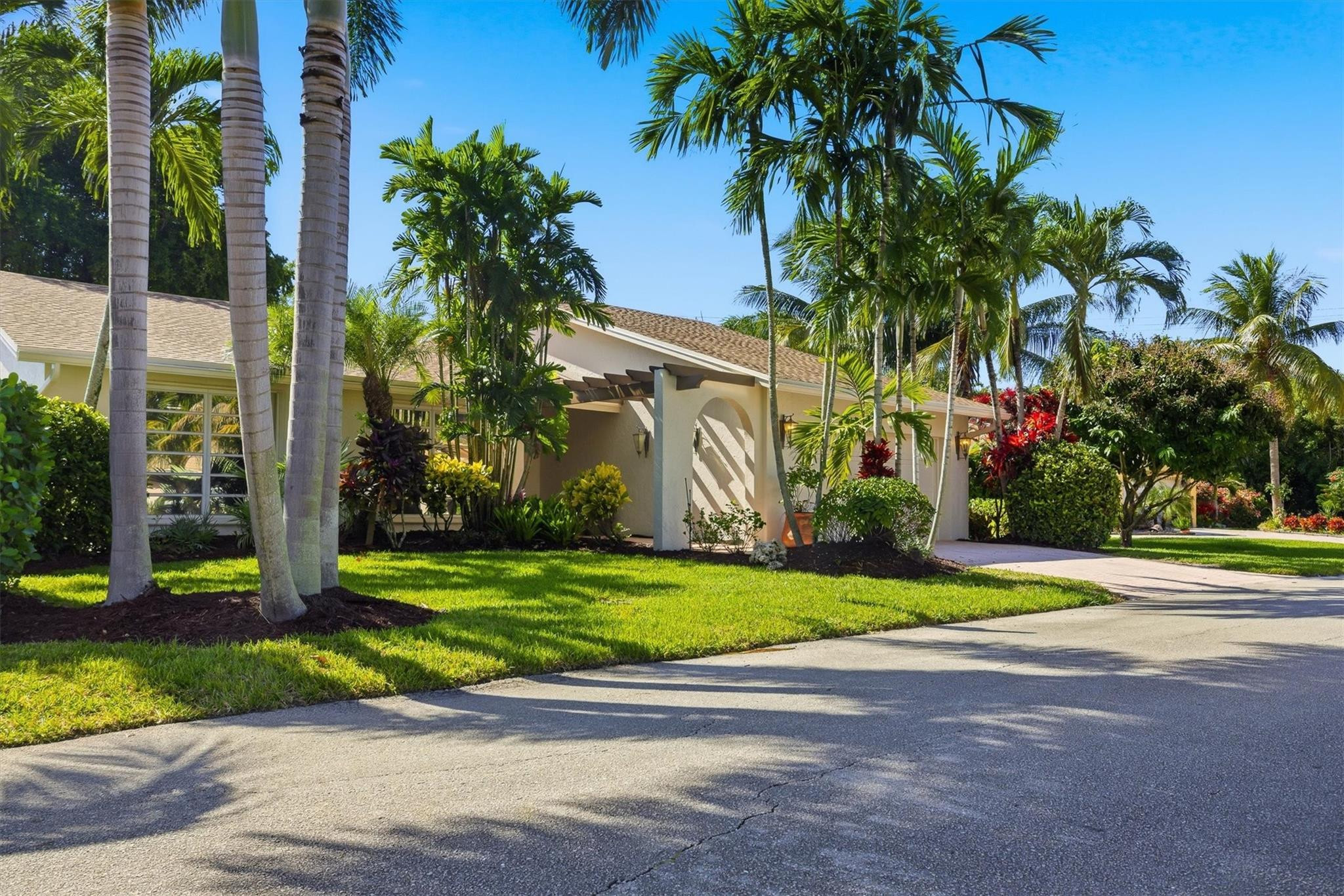 4803 QUEEN PALM LN