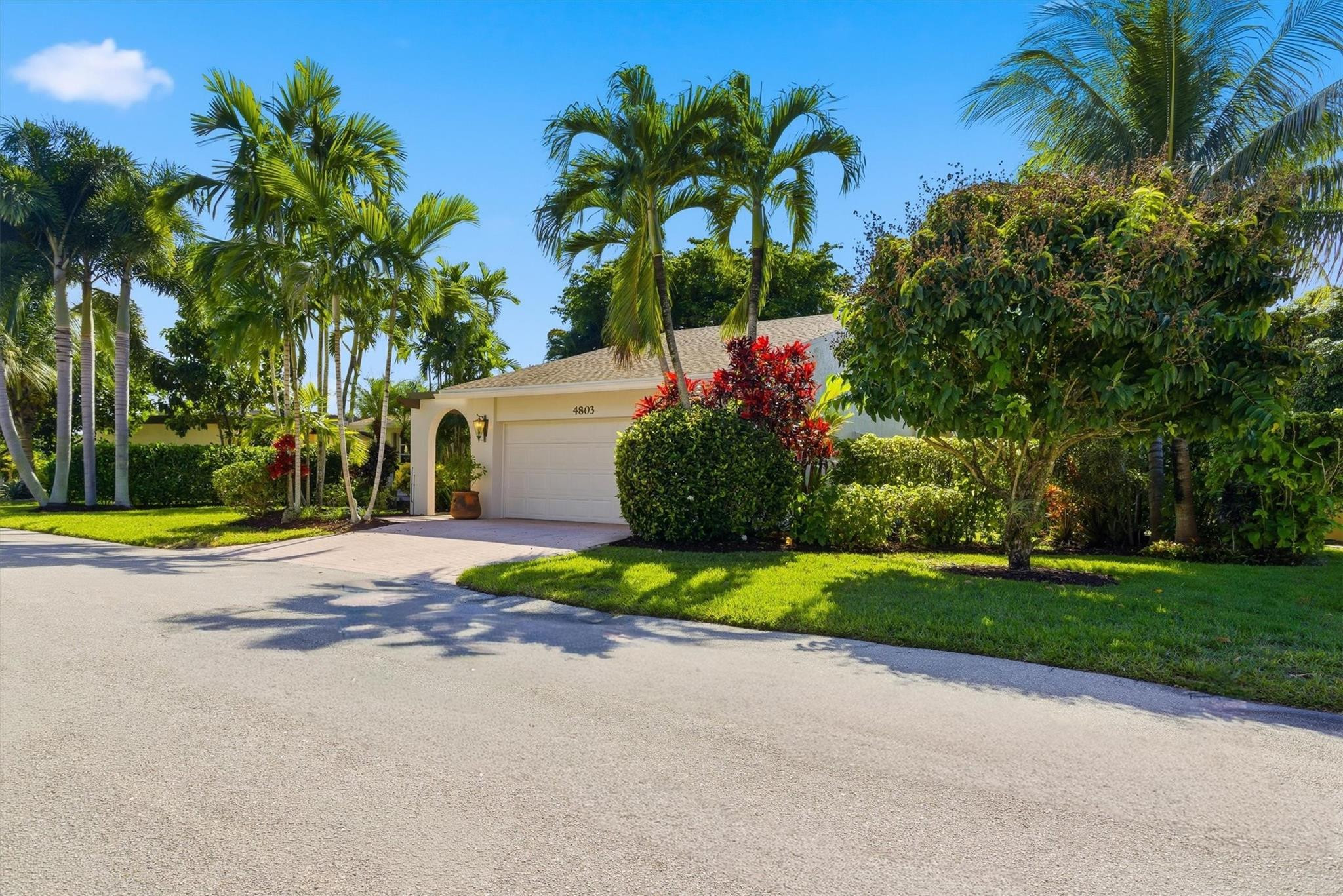 4803 QUEEN PALM LN