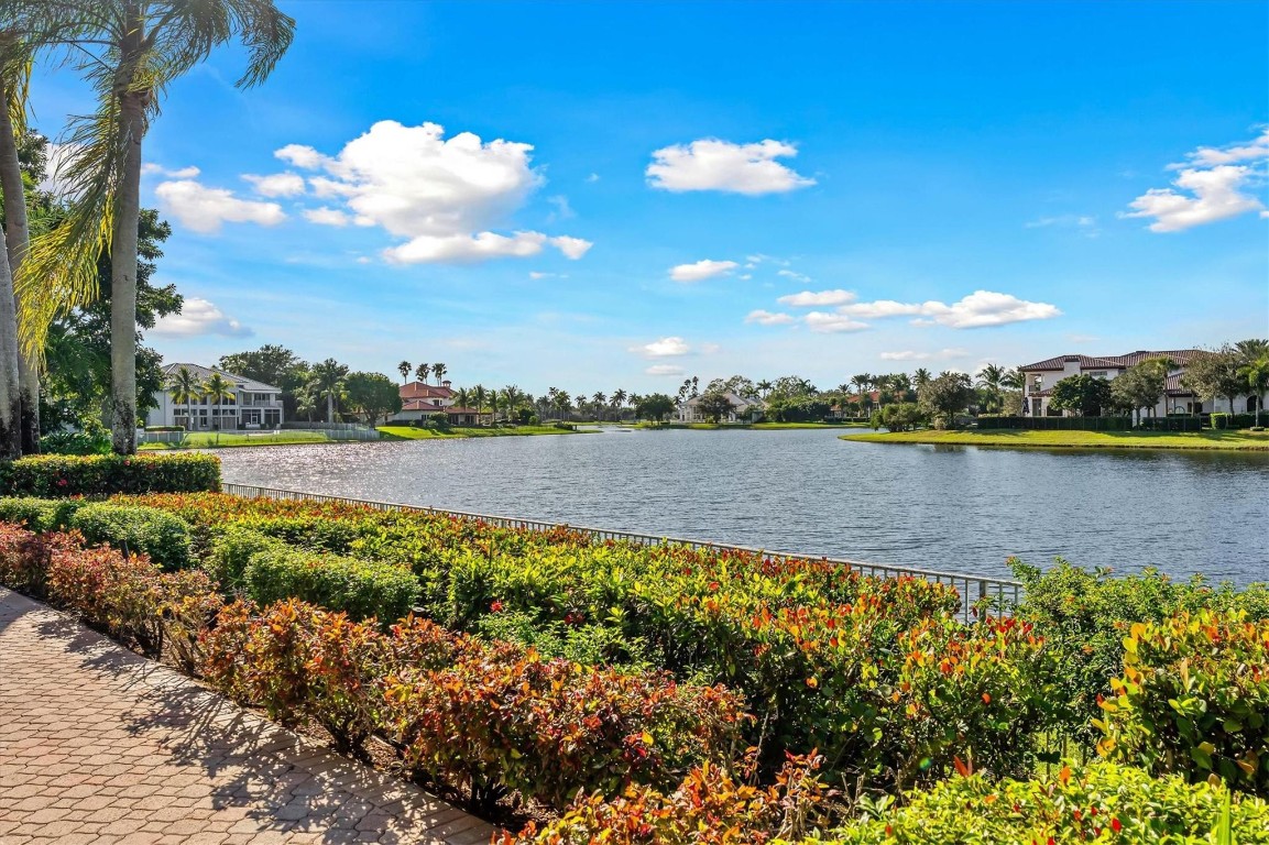 3060 Paddock Road, Weston