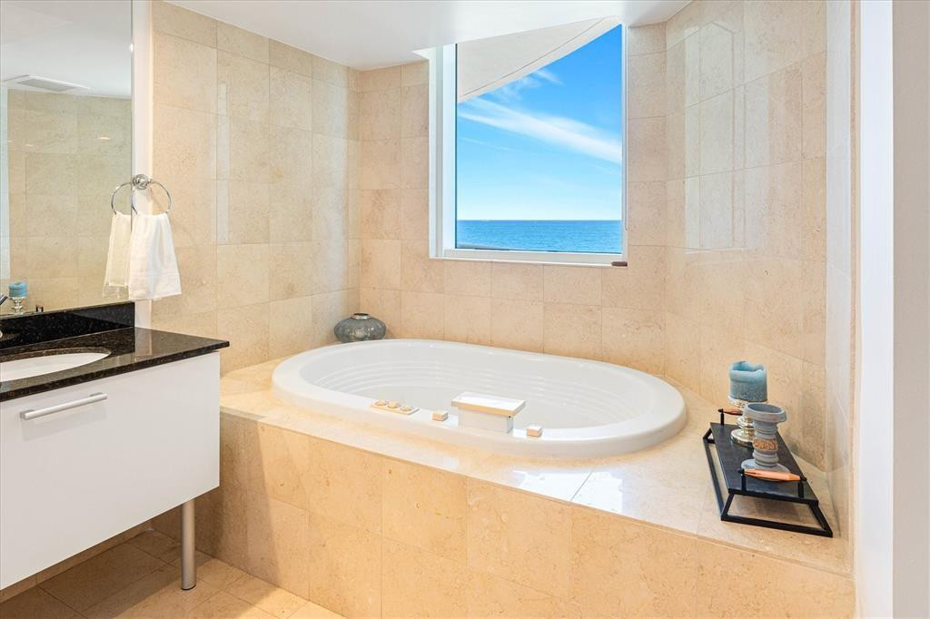 17201 Collins Avenue 805