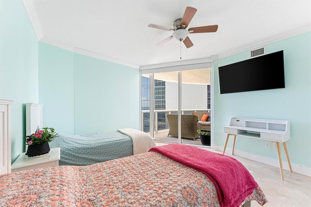 17201 Collins Avenue 805