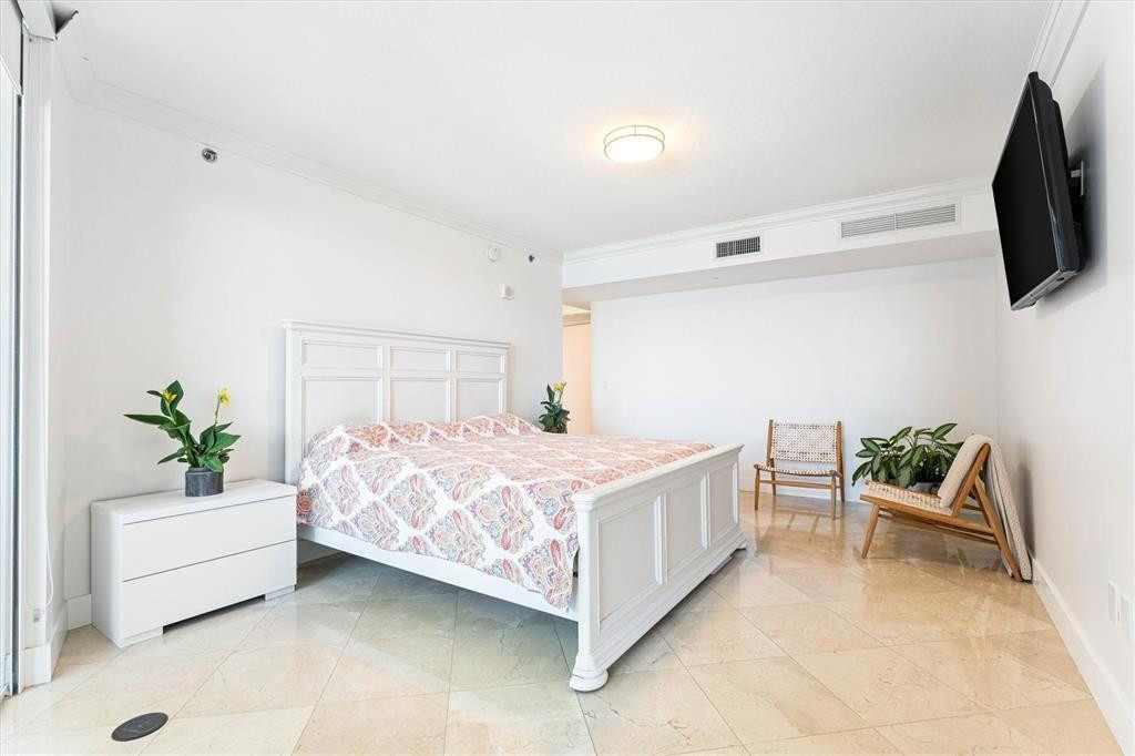 17201 Collins Avenue 805