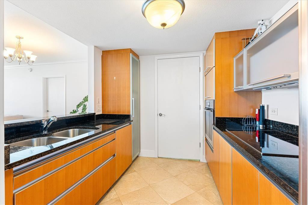 17201 Collins Avenue 805