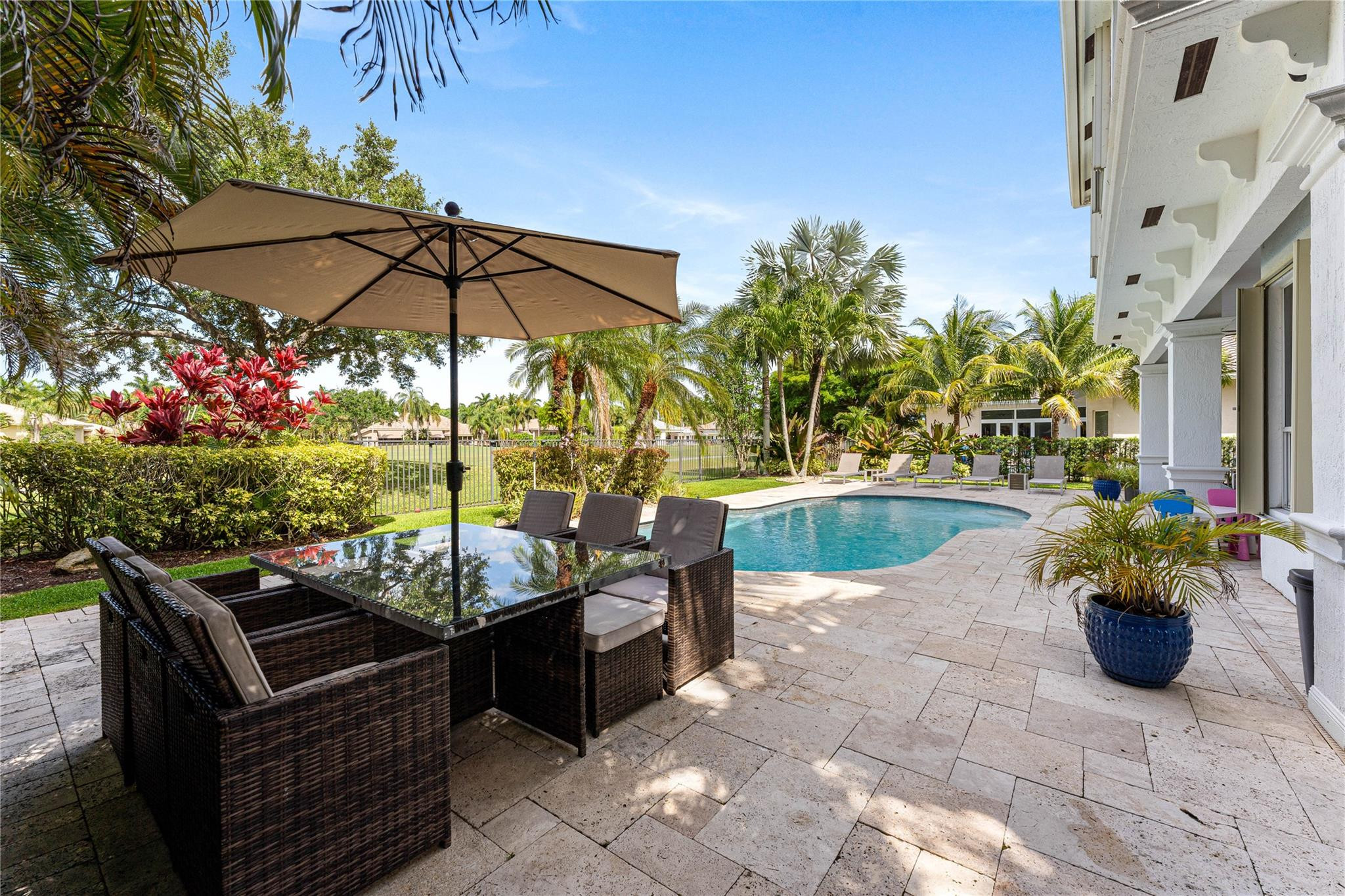 2527 Montclaire Circle