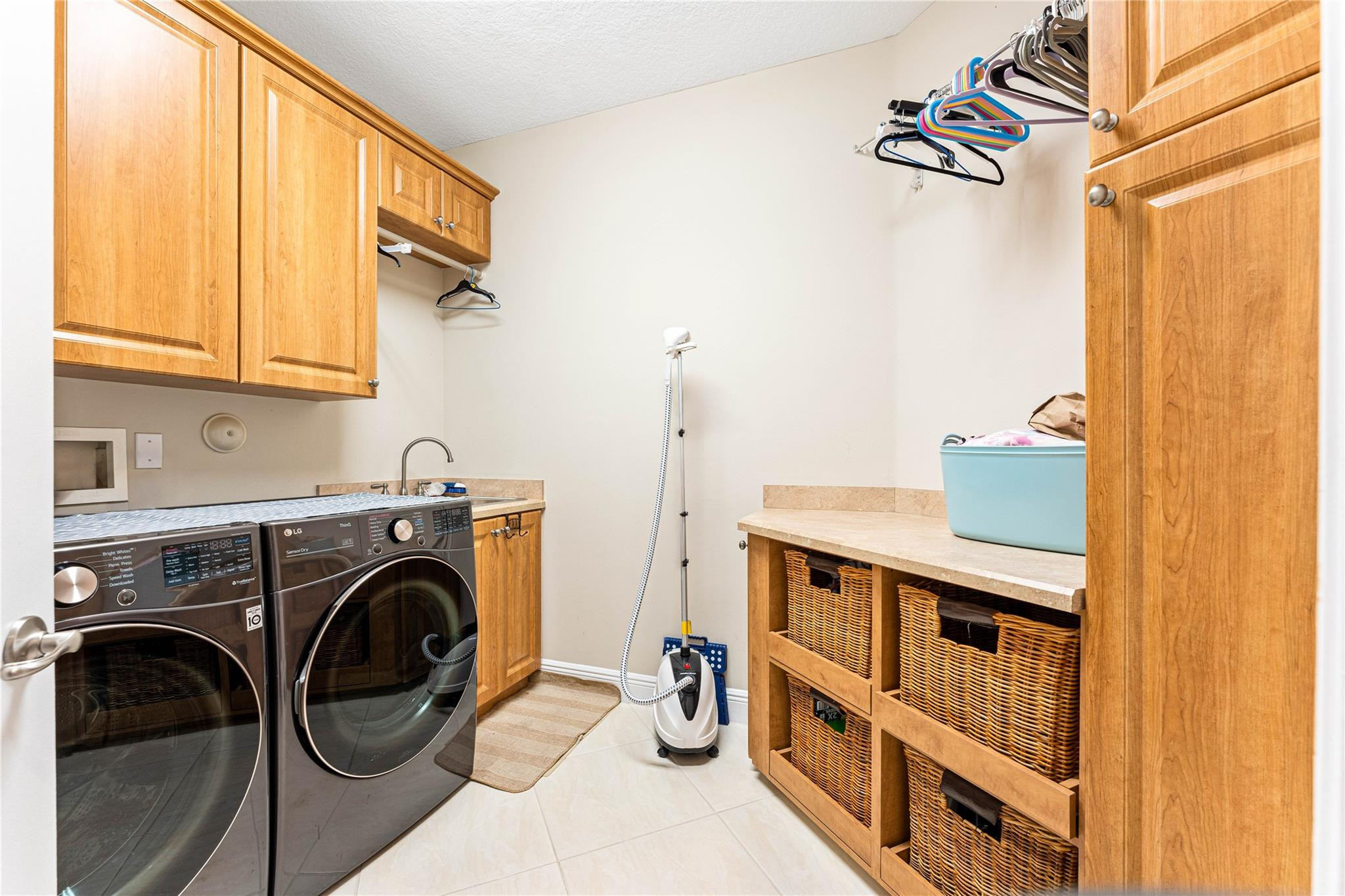 2527 Montclaire Circle