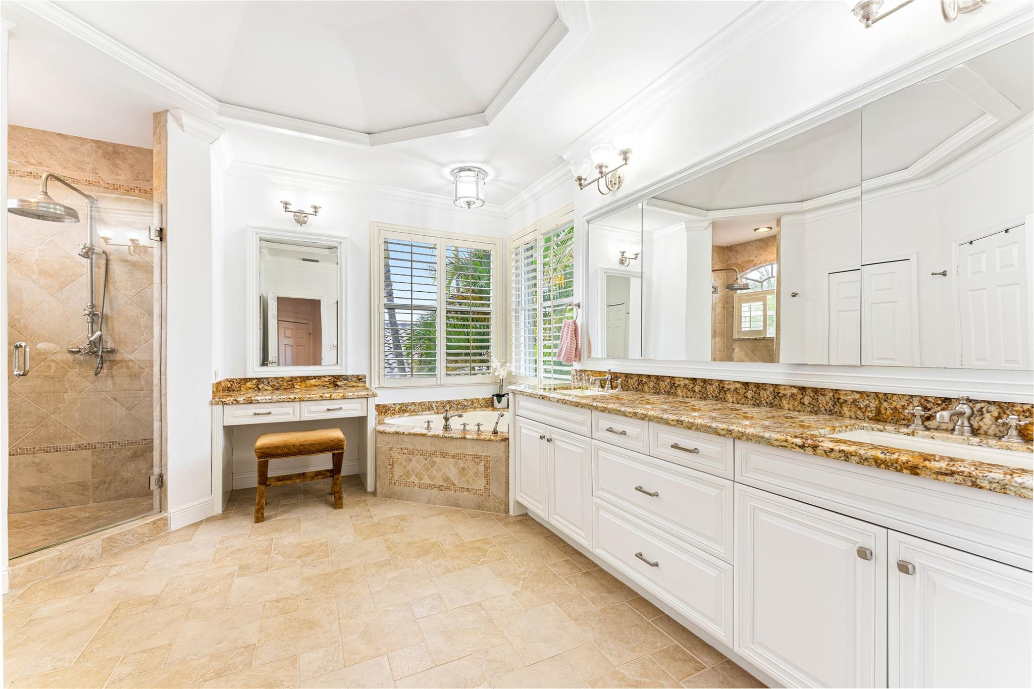 2527 Montclaire Circle