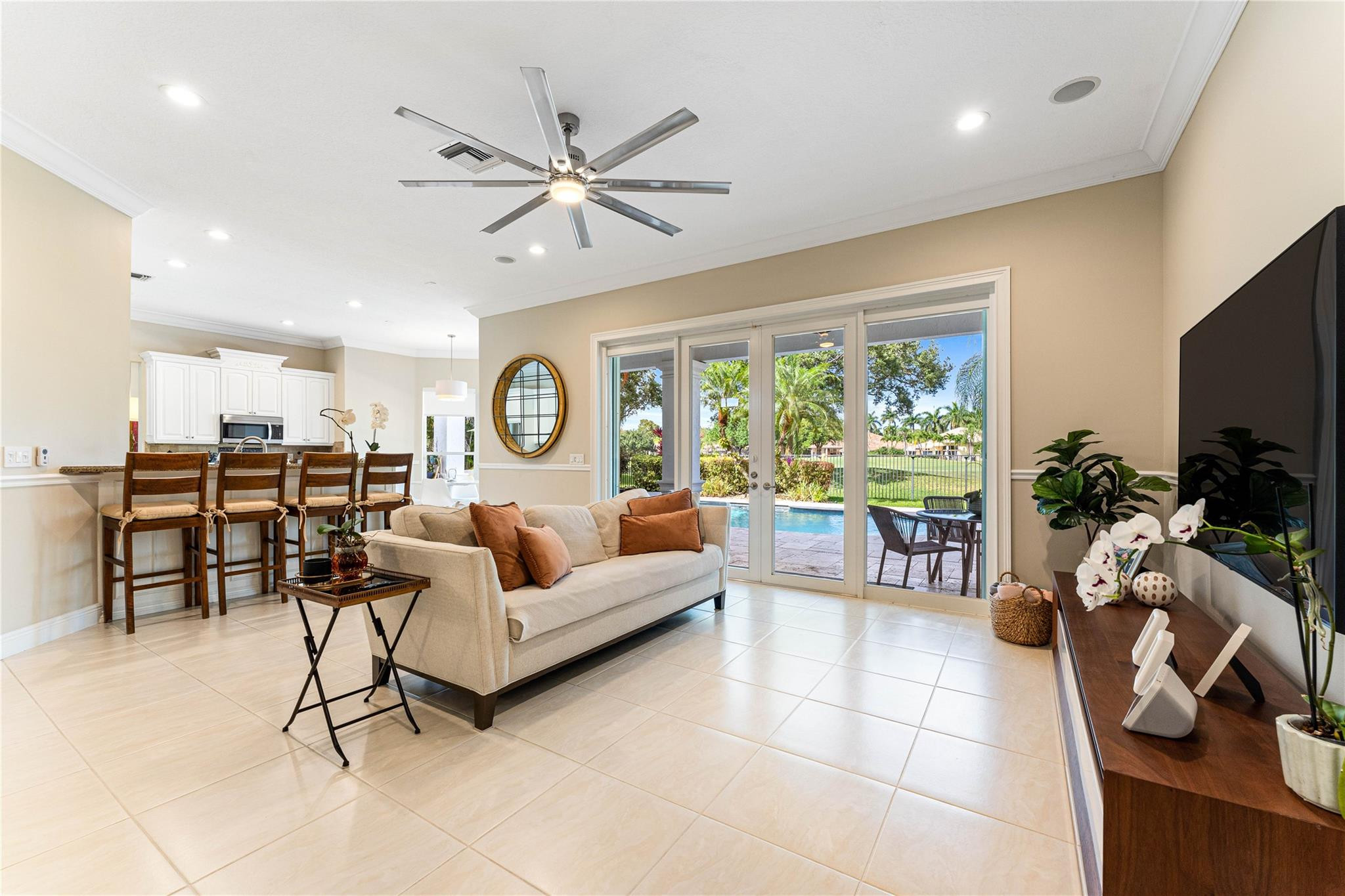 2527 Montclaire Circle