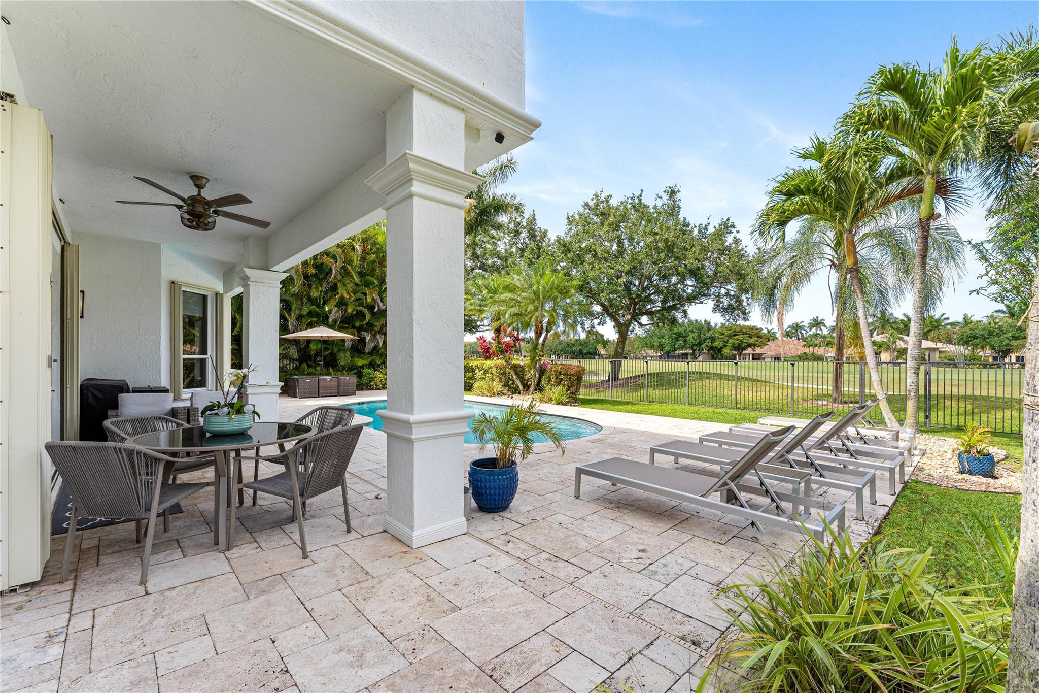 2527 Montclaire Circle