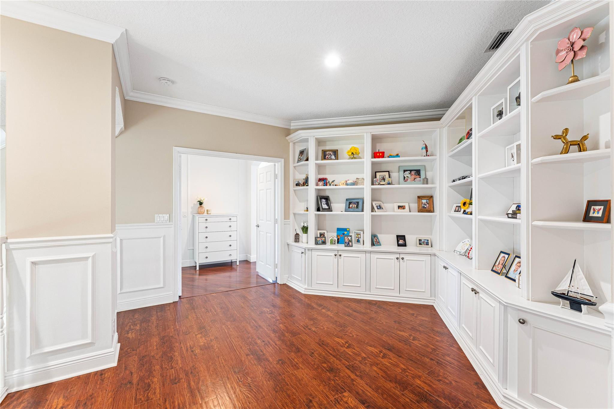 2527 Montclaire Circle