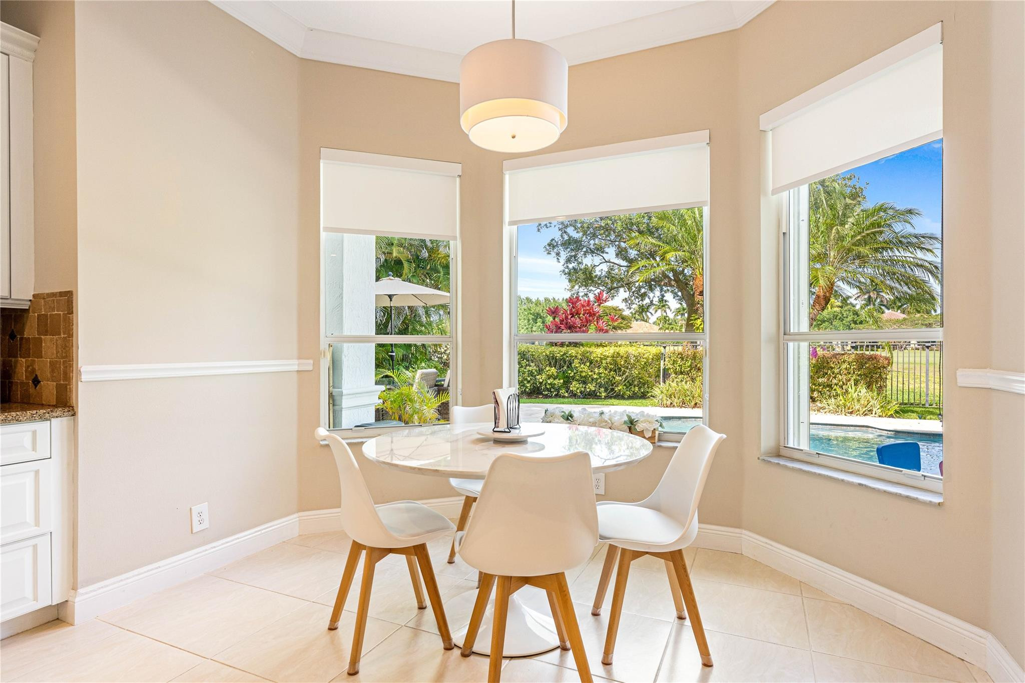 2527 Montclaire Circle