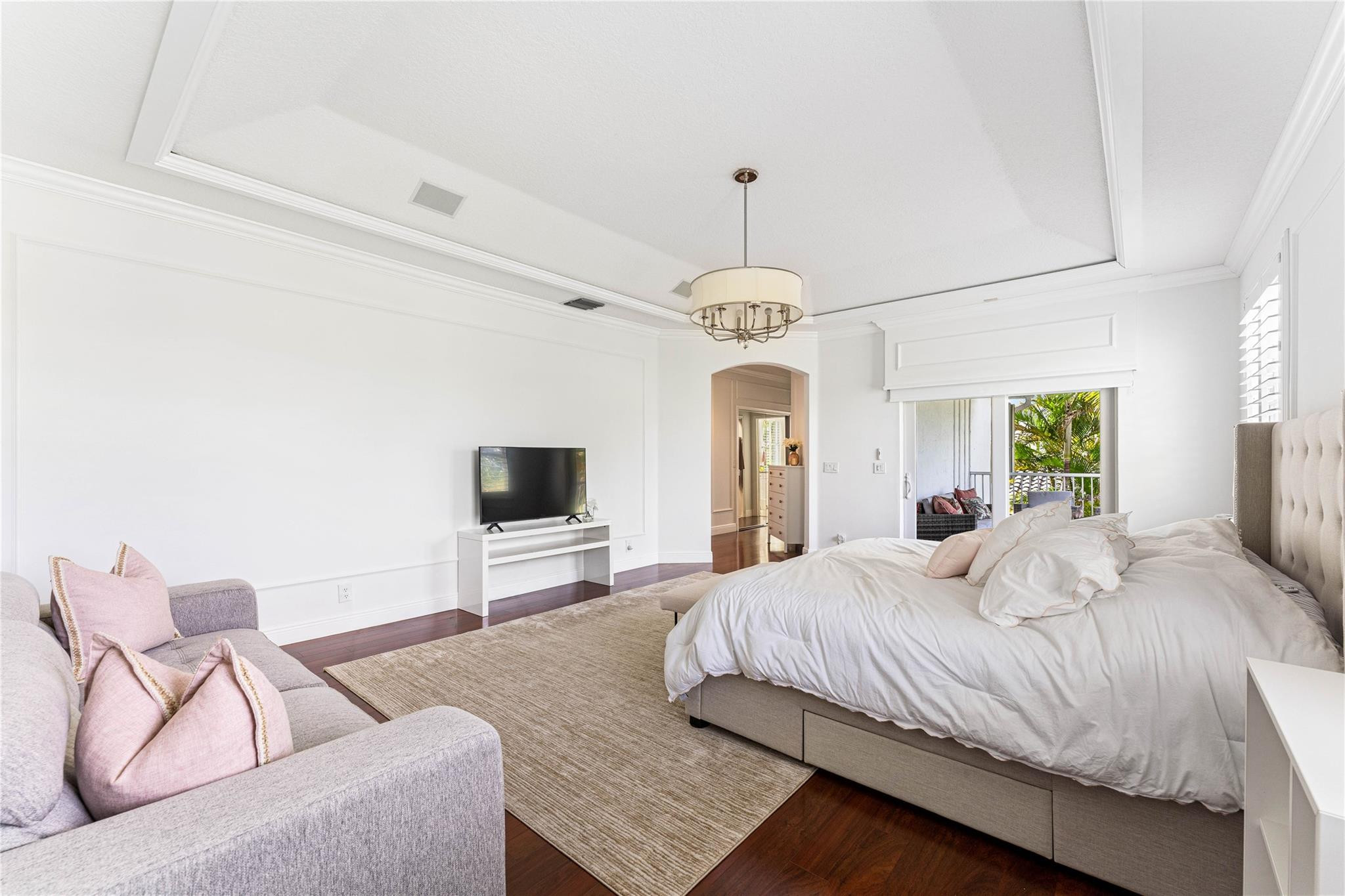 2527 Montclaire Circle