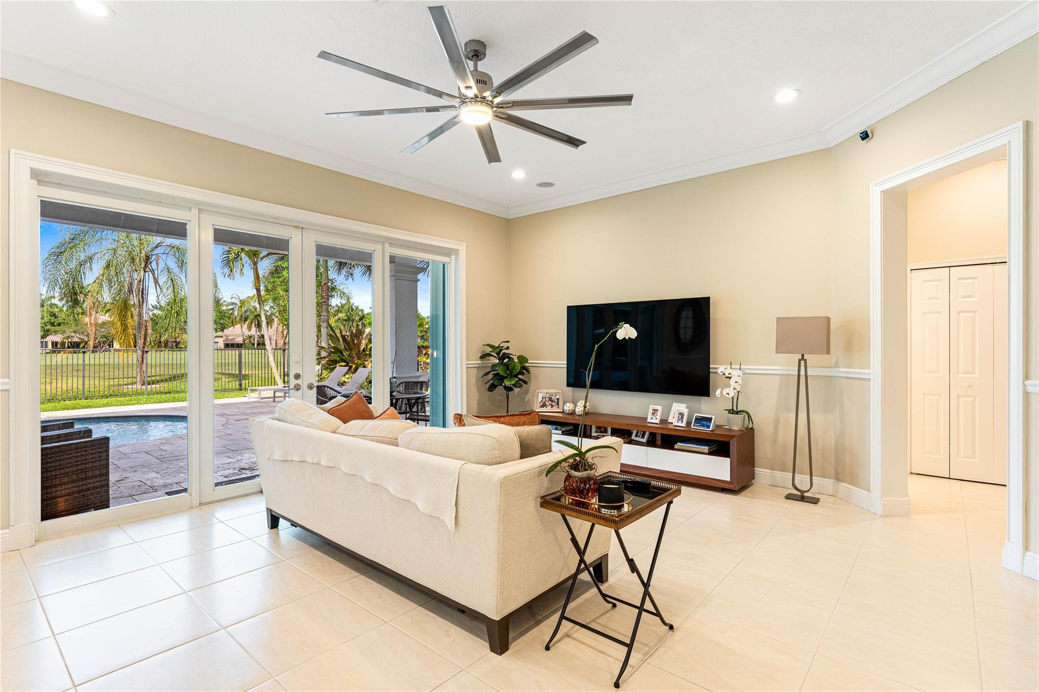 2527 Montclaire Circle