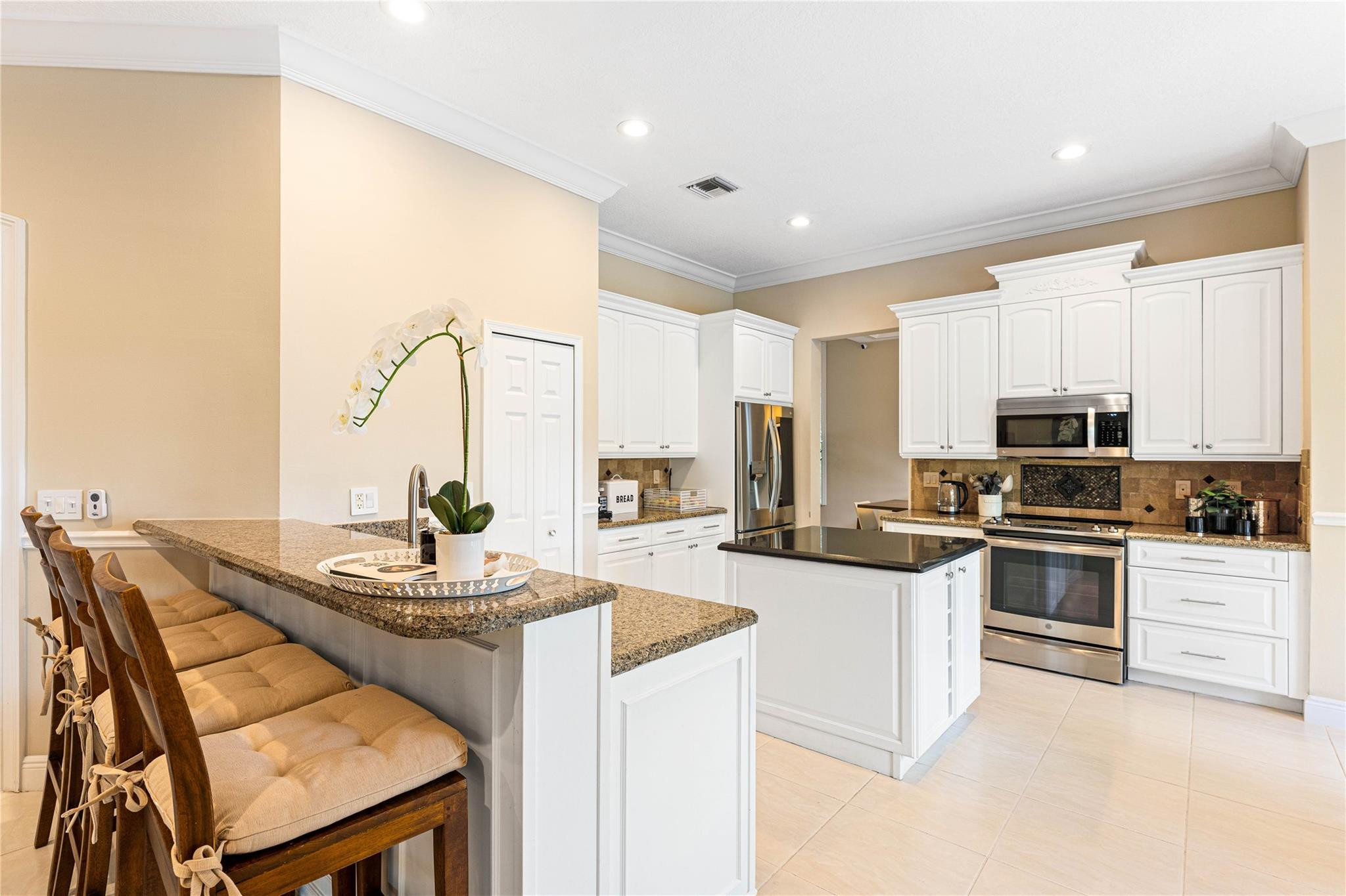2527 Montclaire Circle