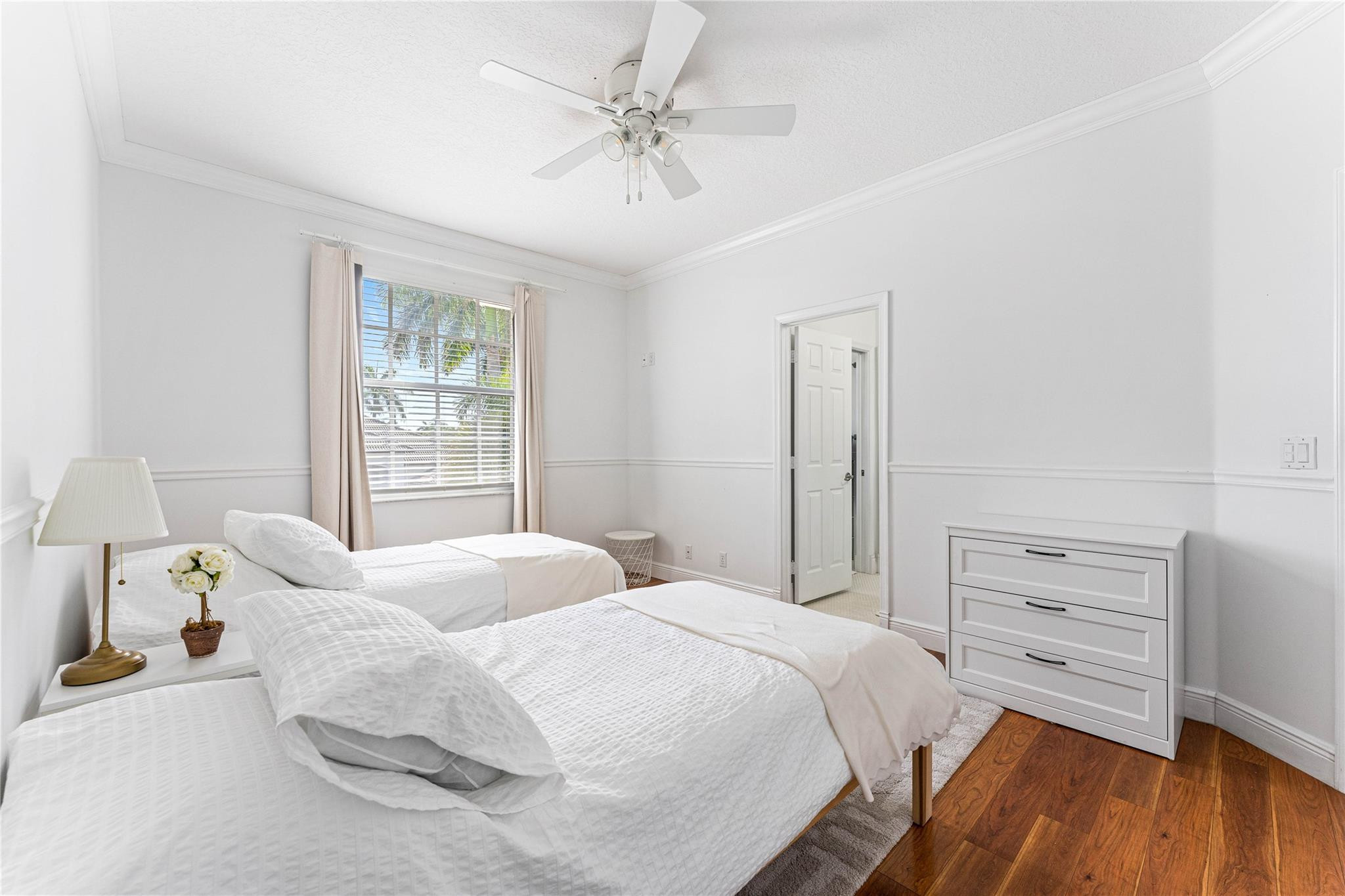 2527 Montclaire Circle