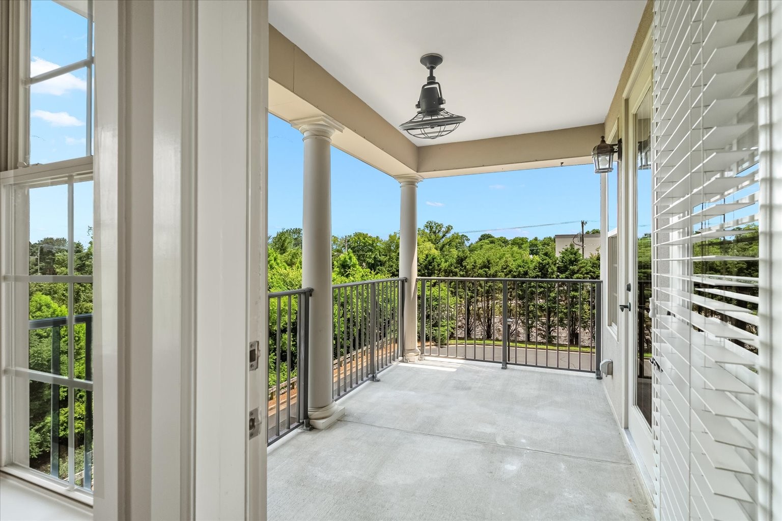 307 Seven Springs Way Unit: 302