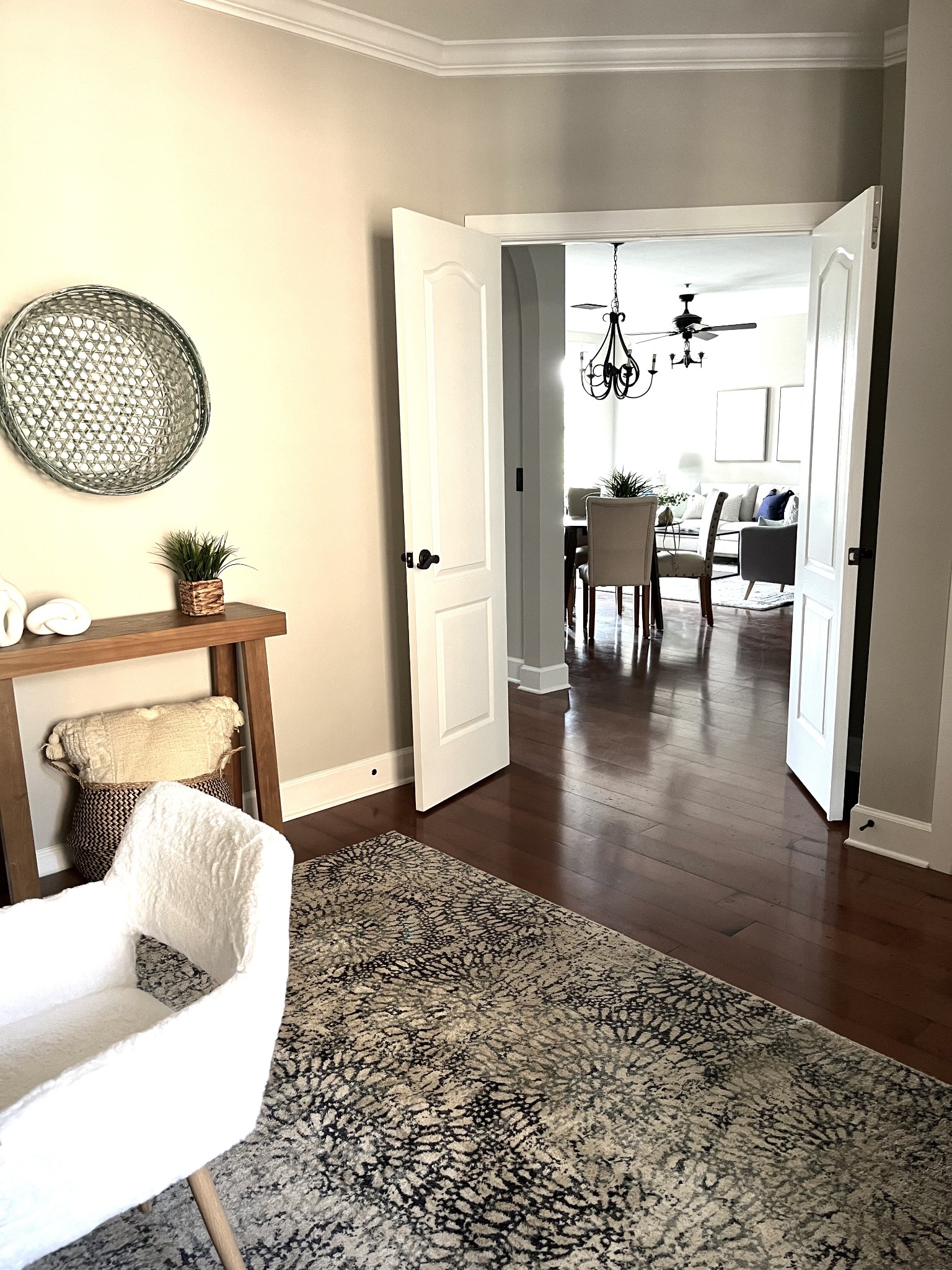 307 Seven Springs Way Unit: 302