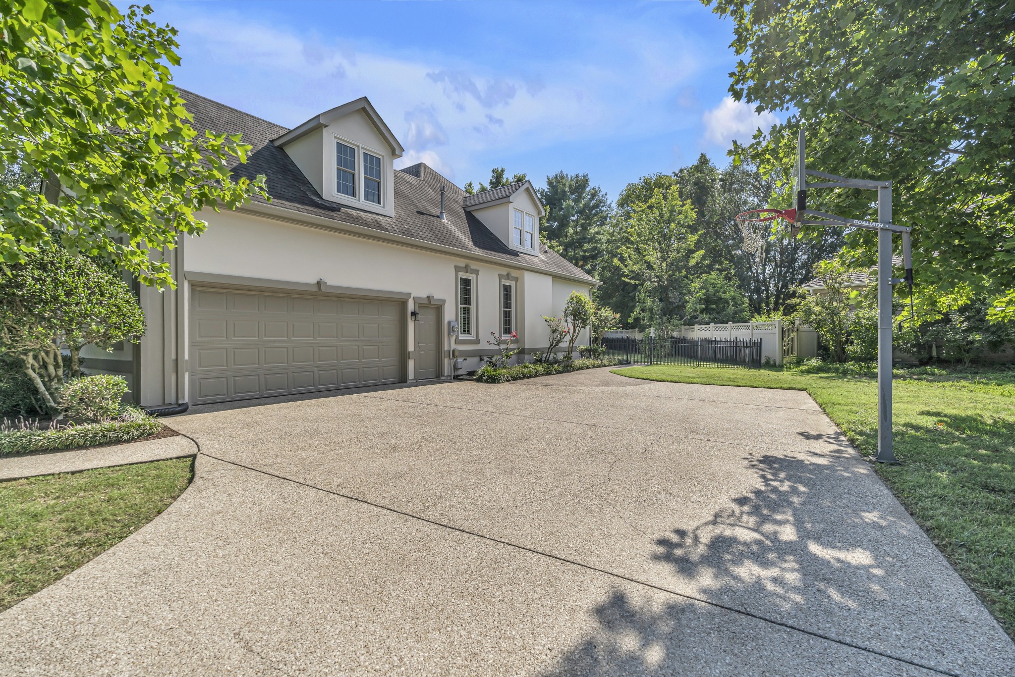 3103 Saint Johns Dr