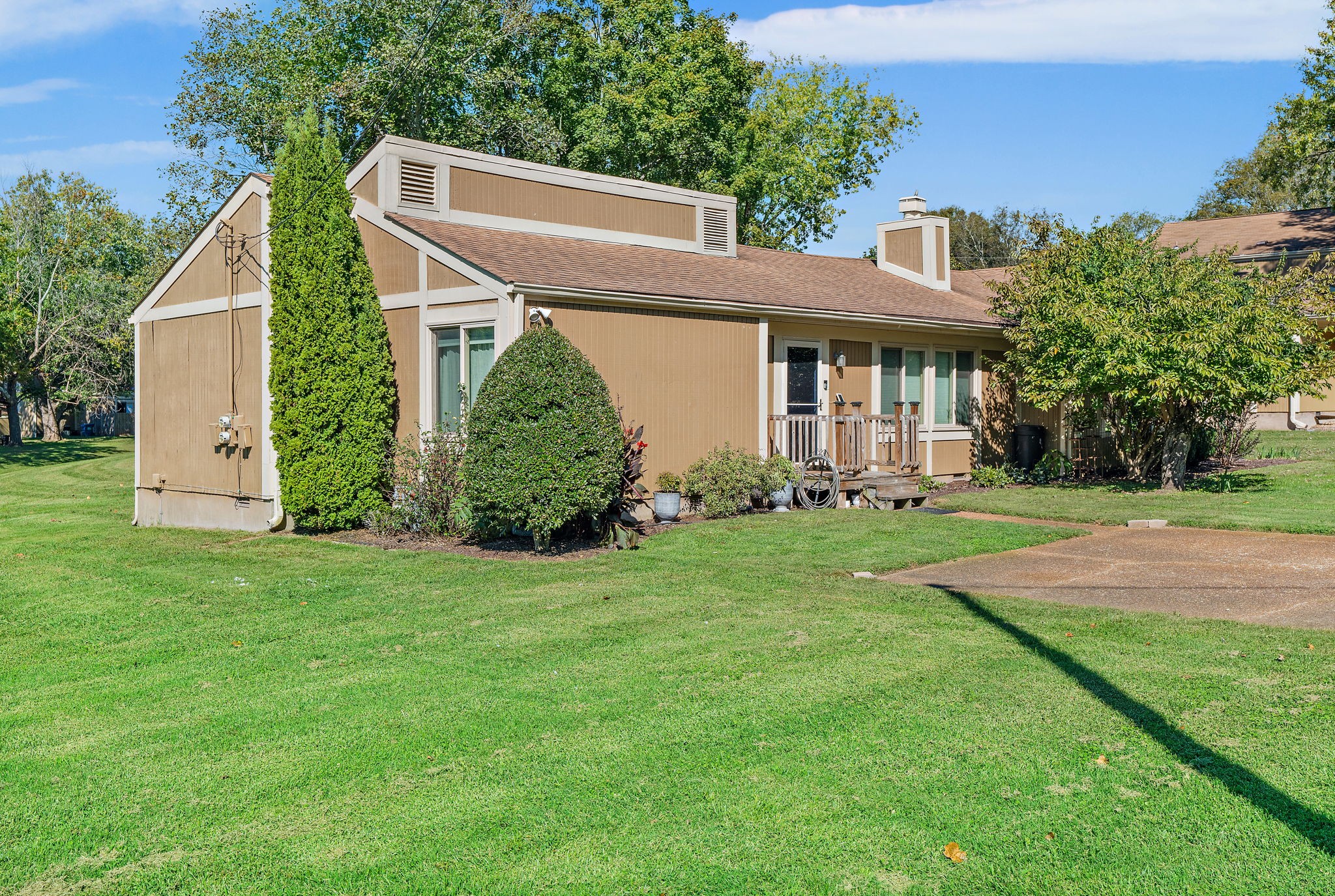 813 Williamsburg West Dr