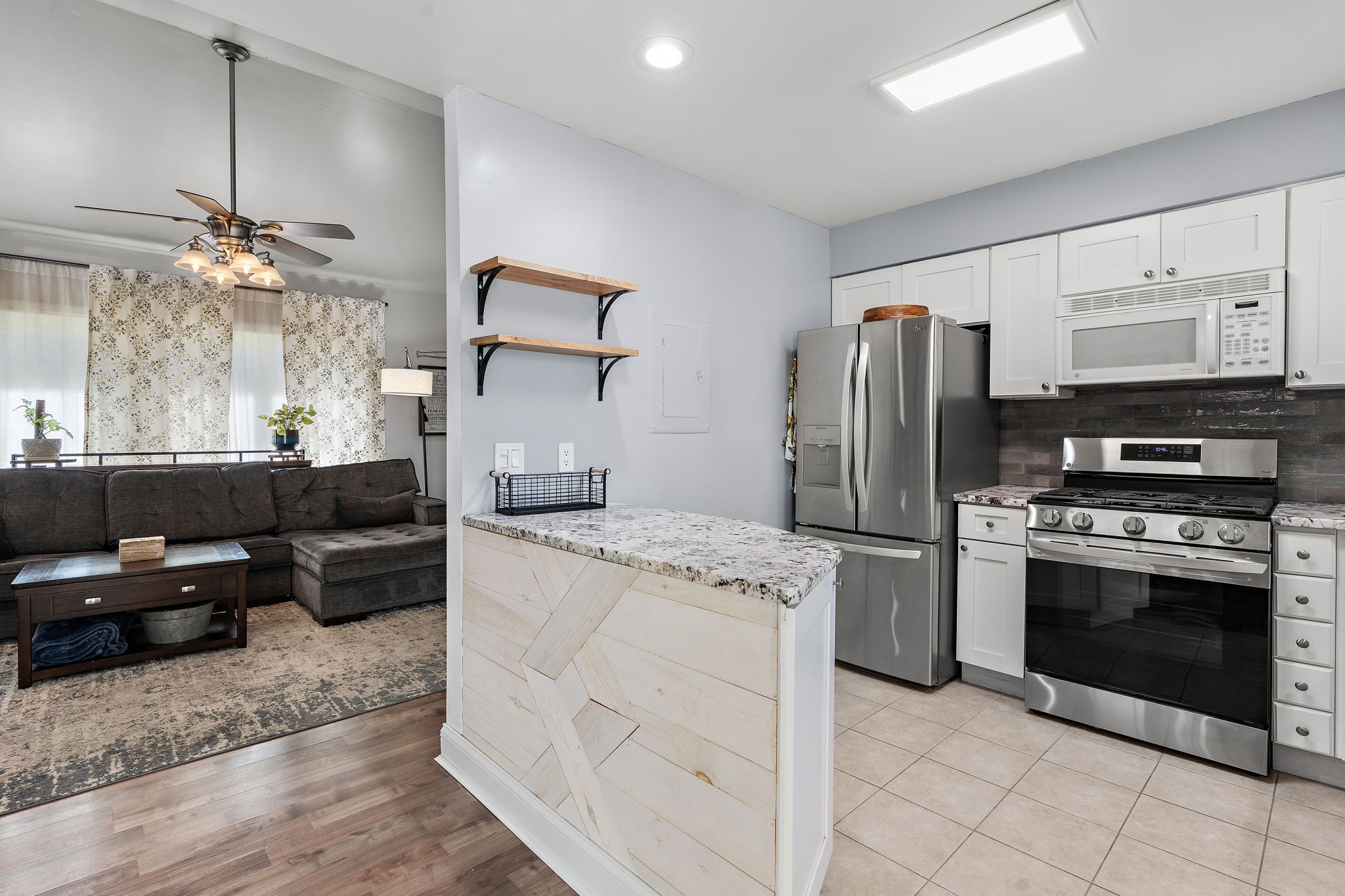 813 Williamsburg West Dr
