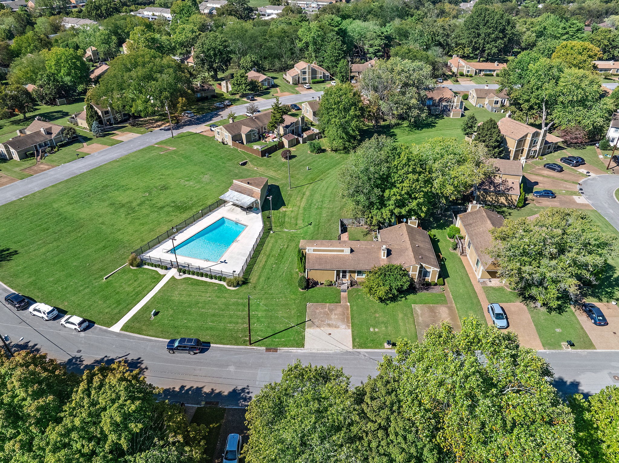 813 Williamsburg West Dr