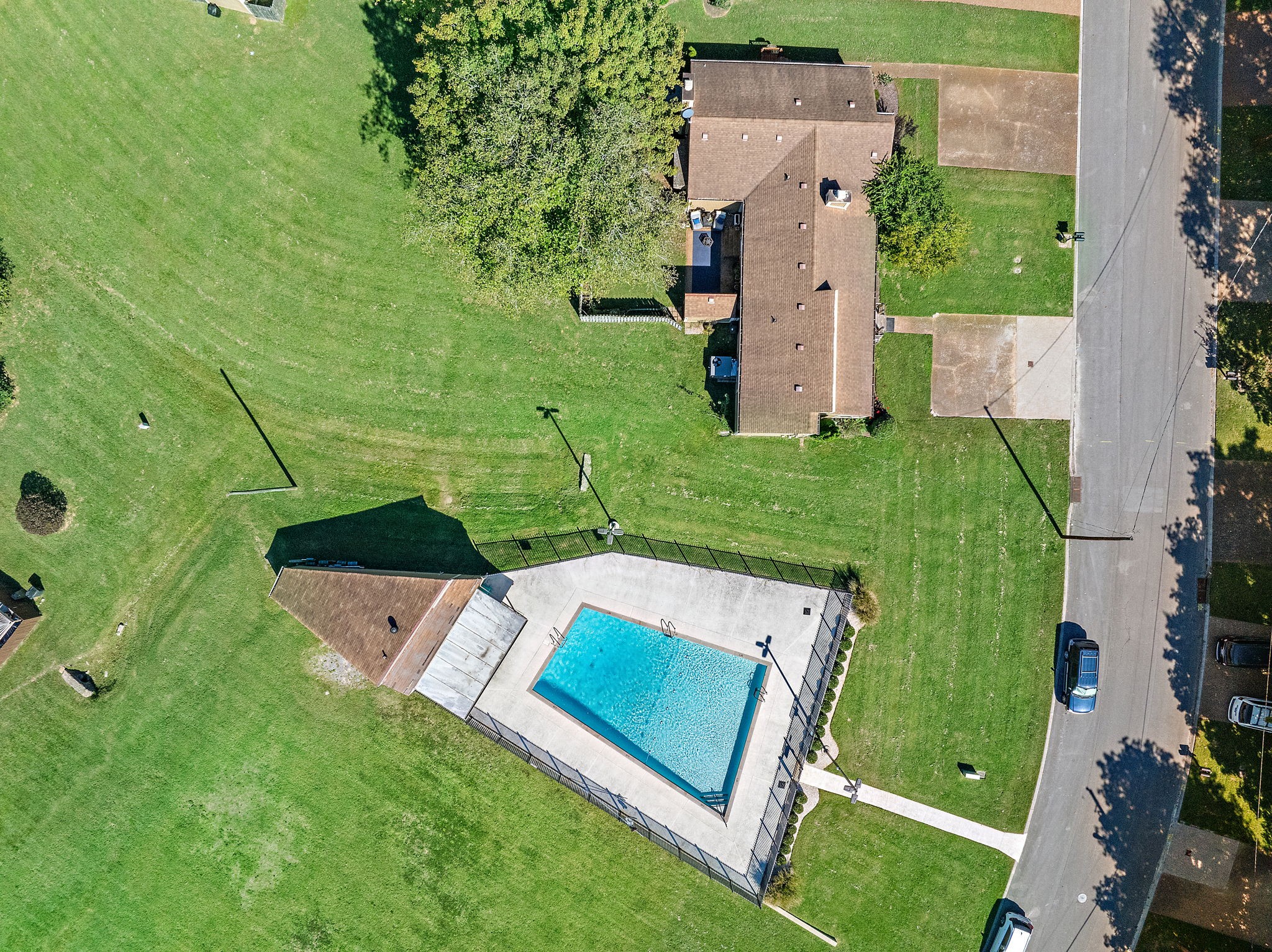 813 Williamsburg West Dr