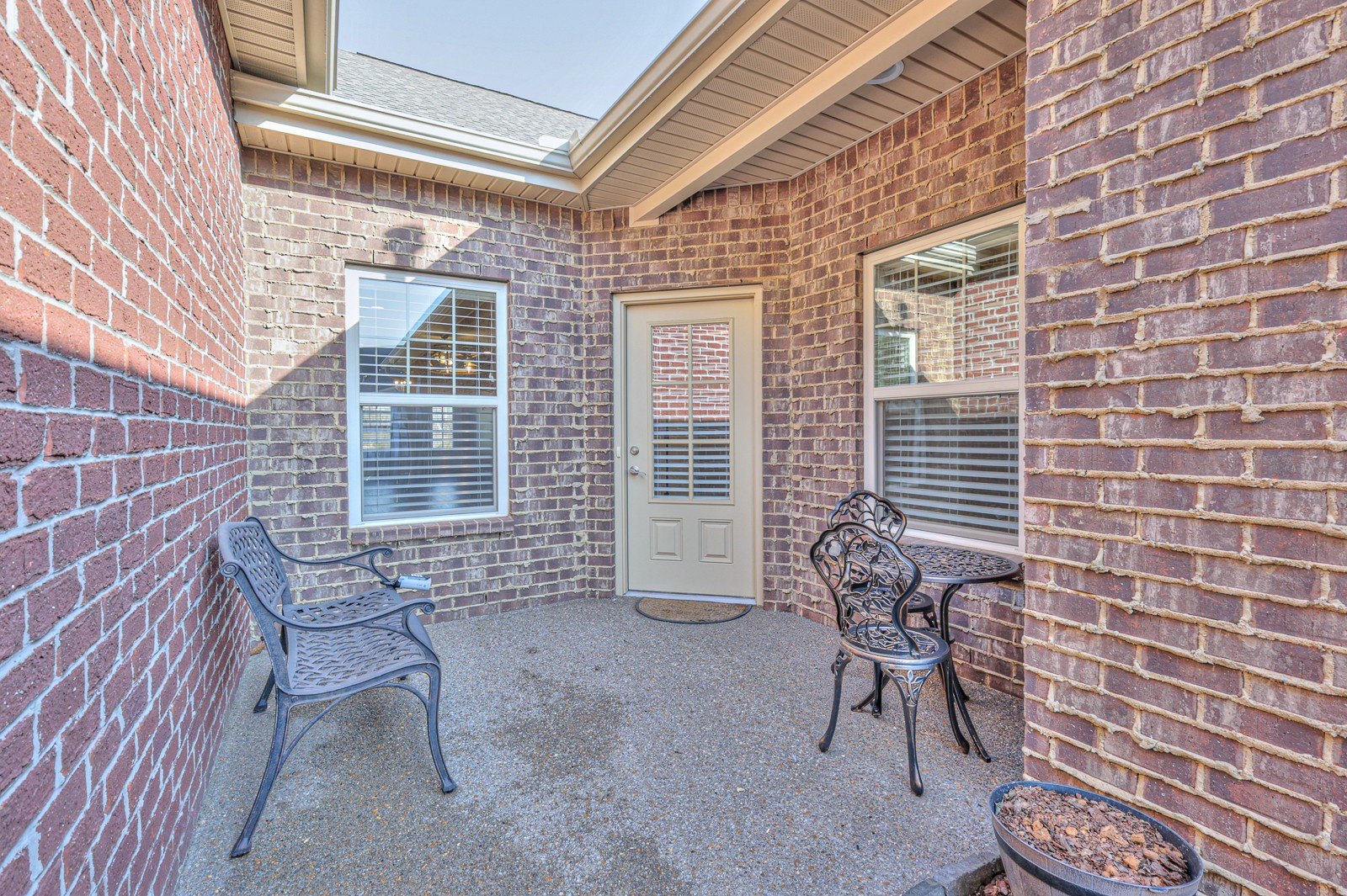 633 Weybridge Dr