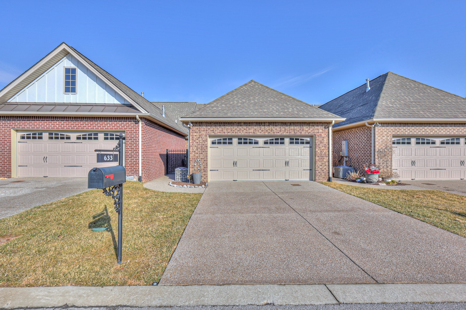 633 Weybridge Dr
