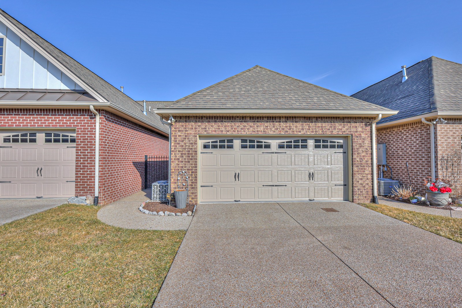 633 Weybridge Dr