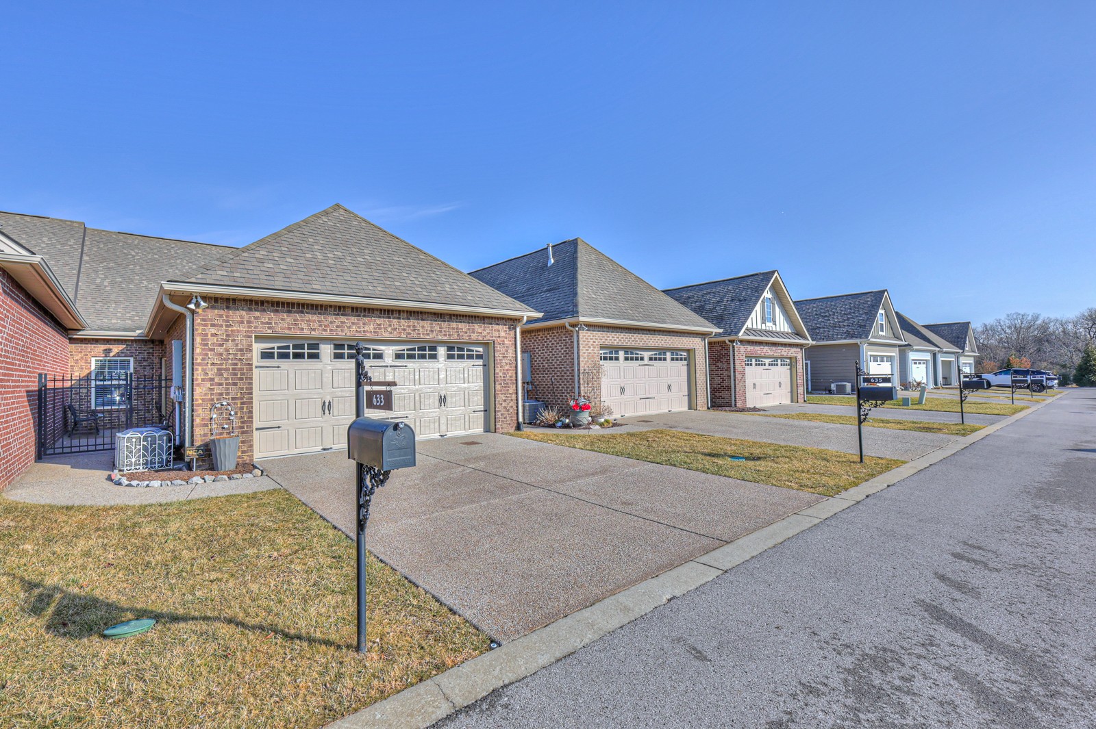 633 Weybridge Dr
