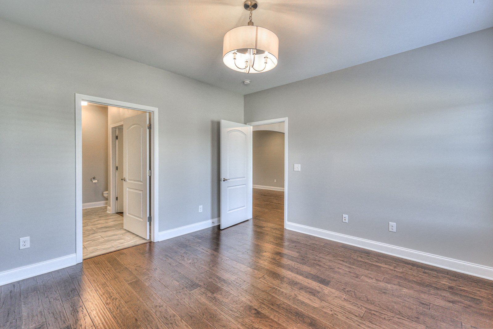 633 Weybridge Dr