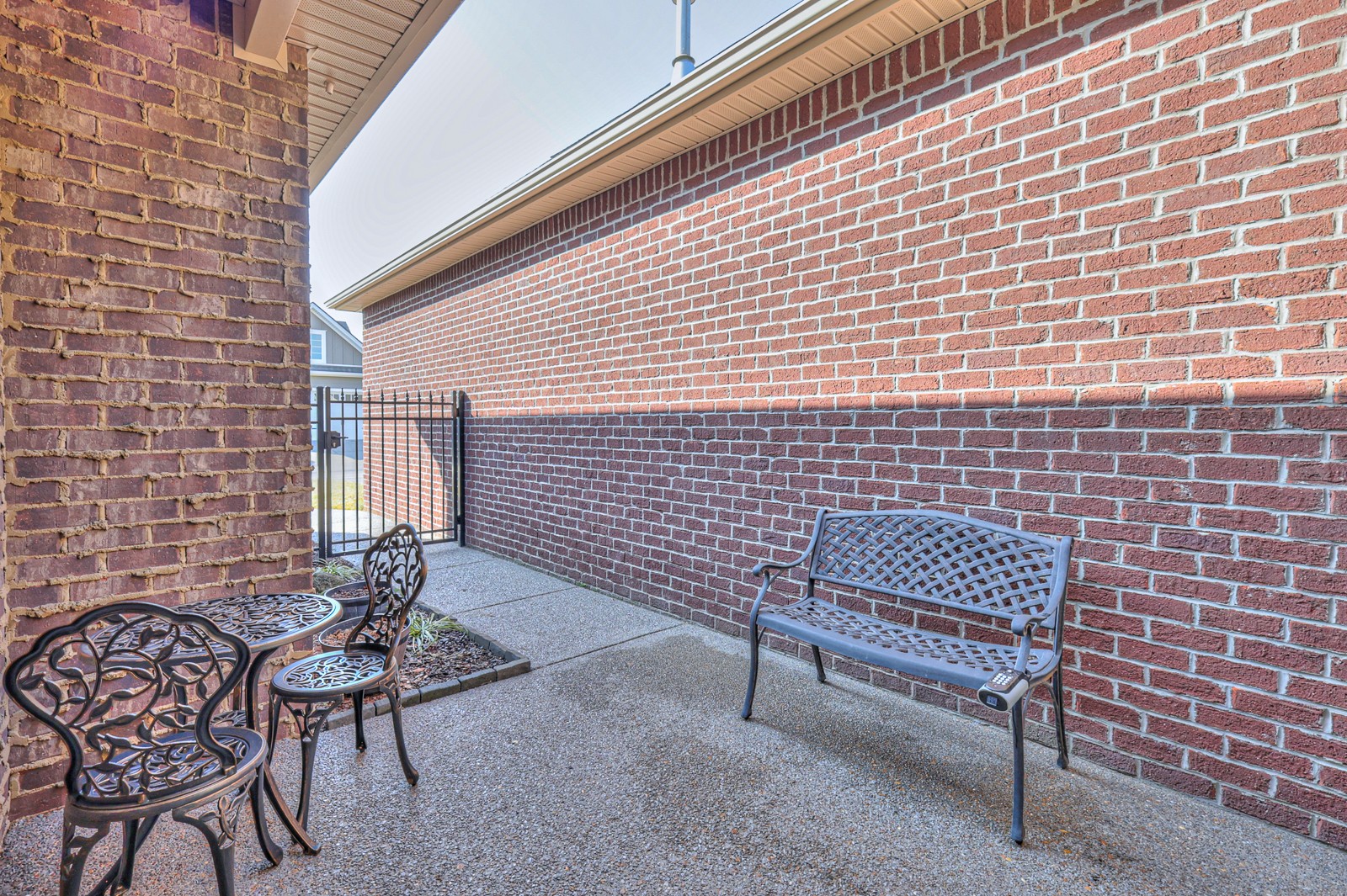 633 Weybridge Dr