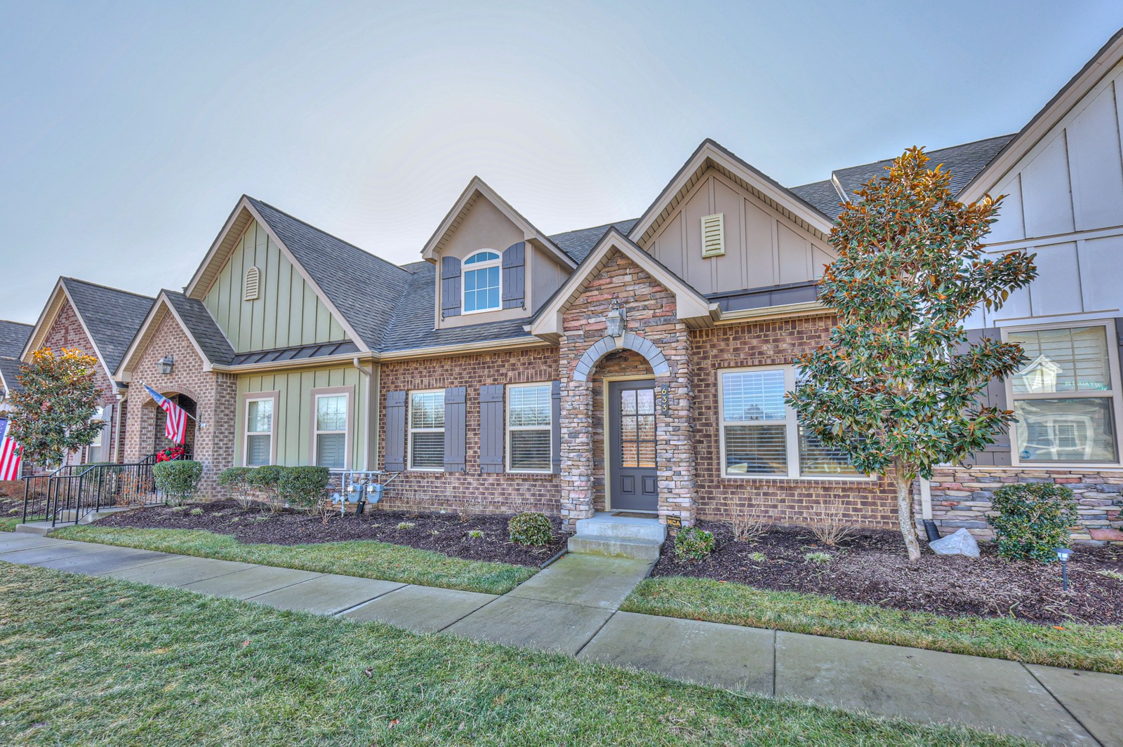 633 Weybridge Dr