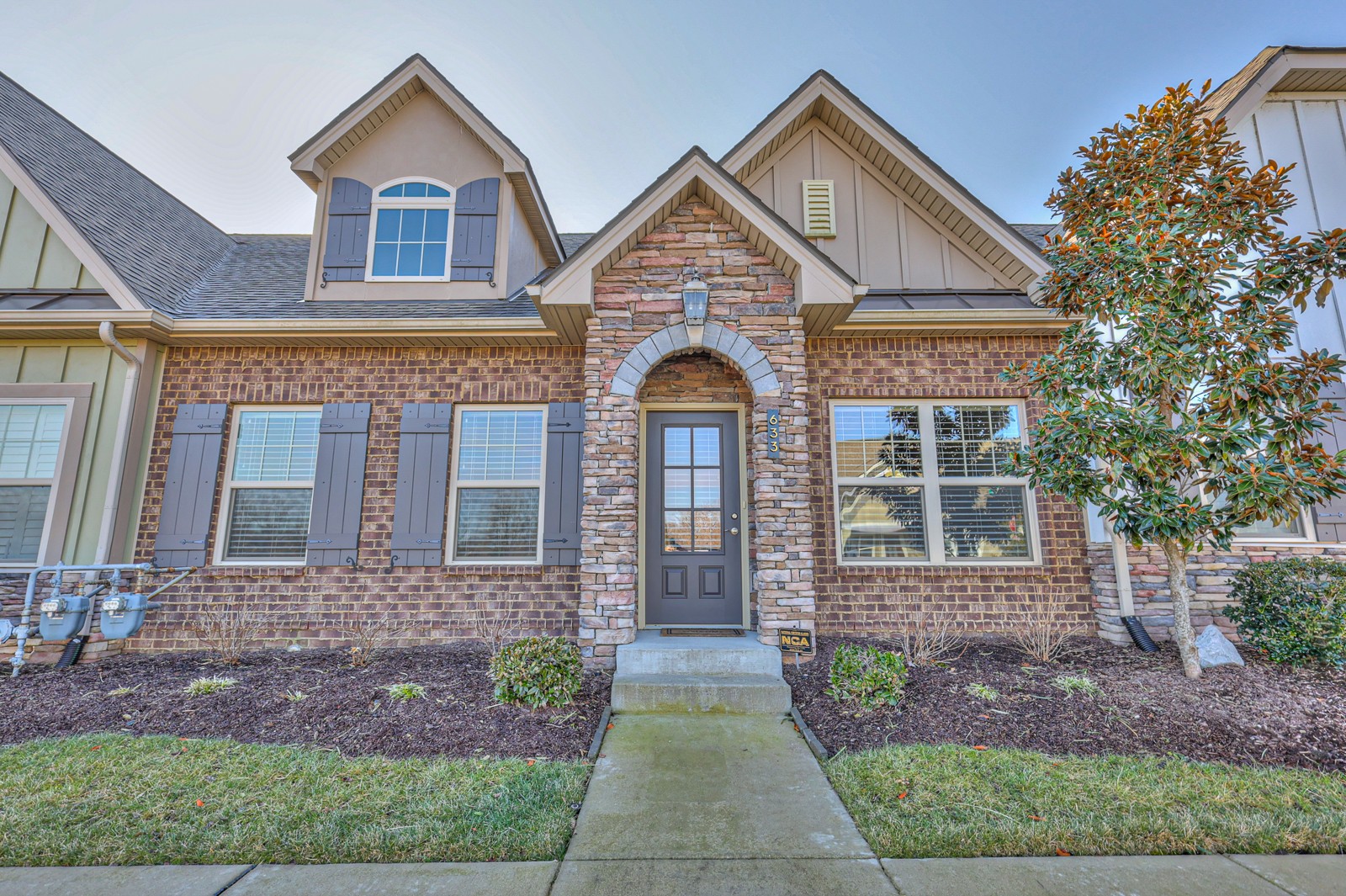 633 Weybridge Dr